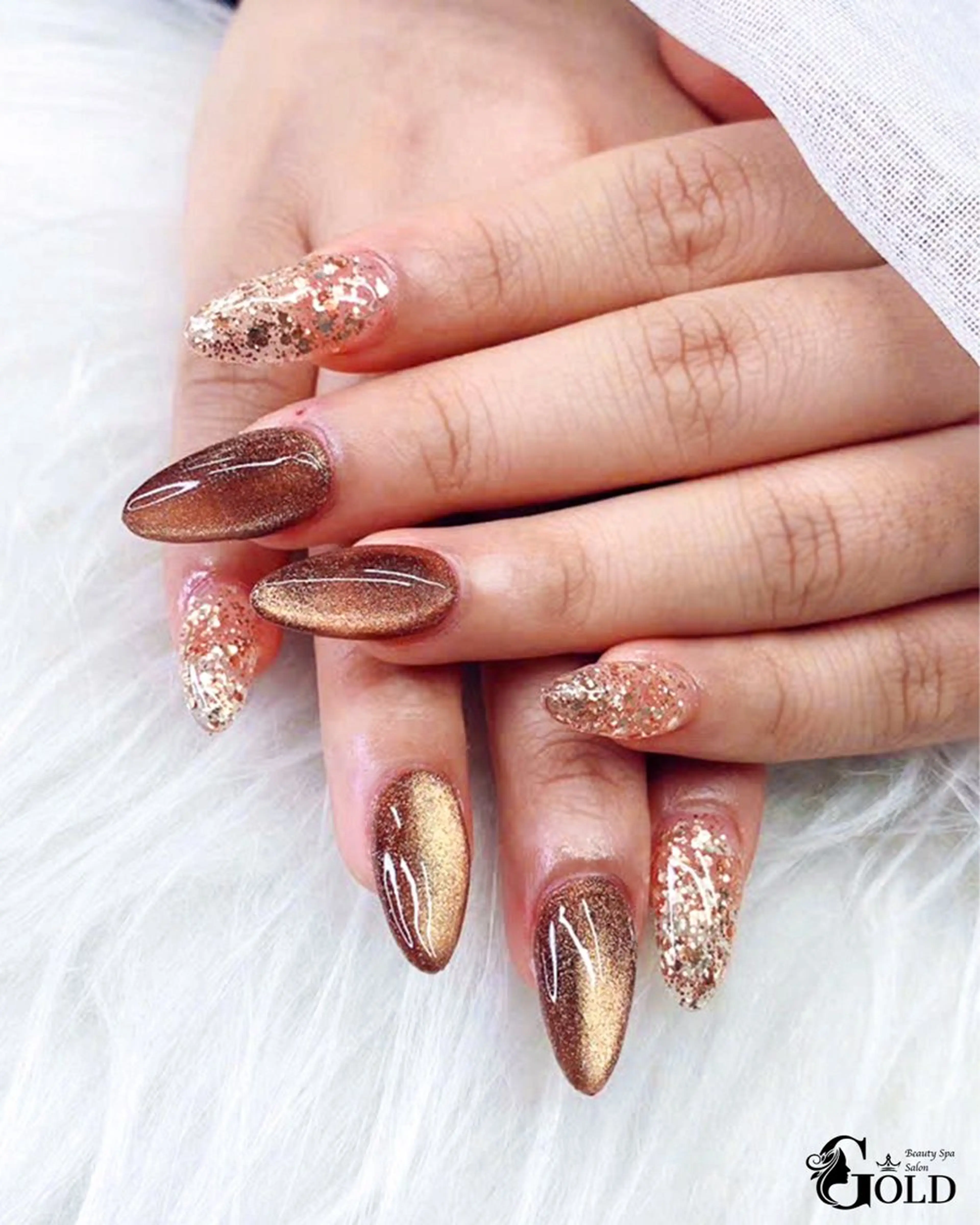 ネイル オフィスネイル salon GOLD フォンのネイルデザイン