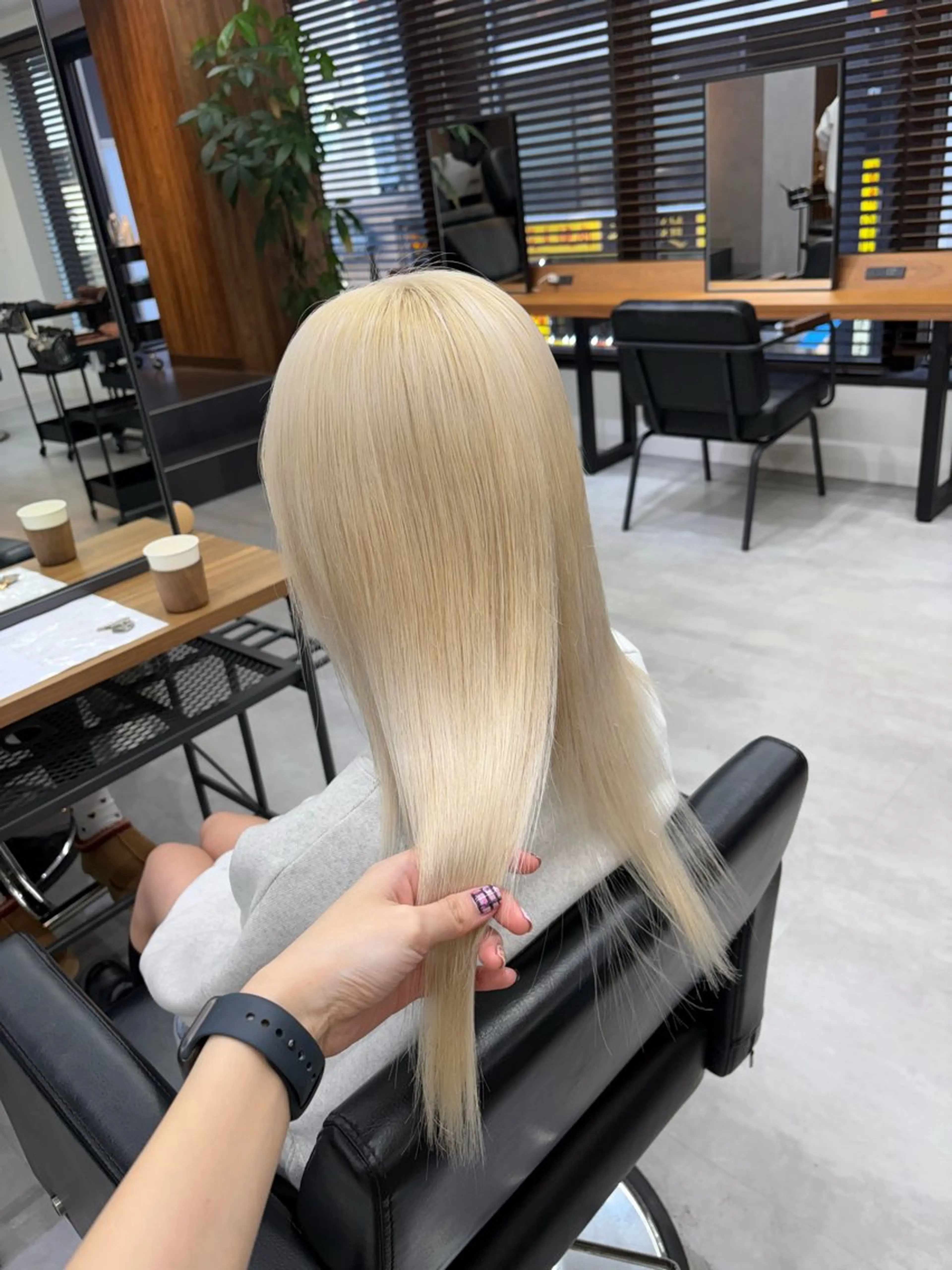 セミロング カラー ブリーチ 抜きっぱなしブロンド ブロンド ヘアカラー ENA💗NEXT /ハイトーンエクステのヘアスタイル