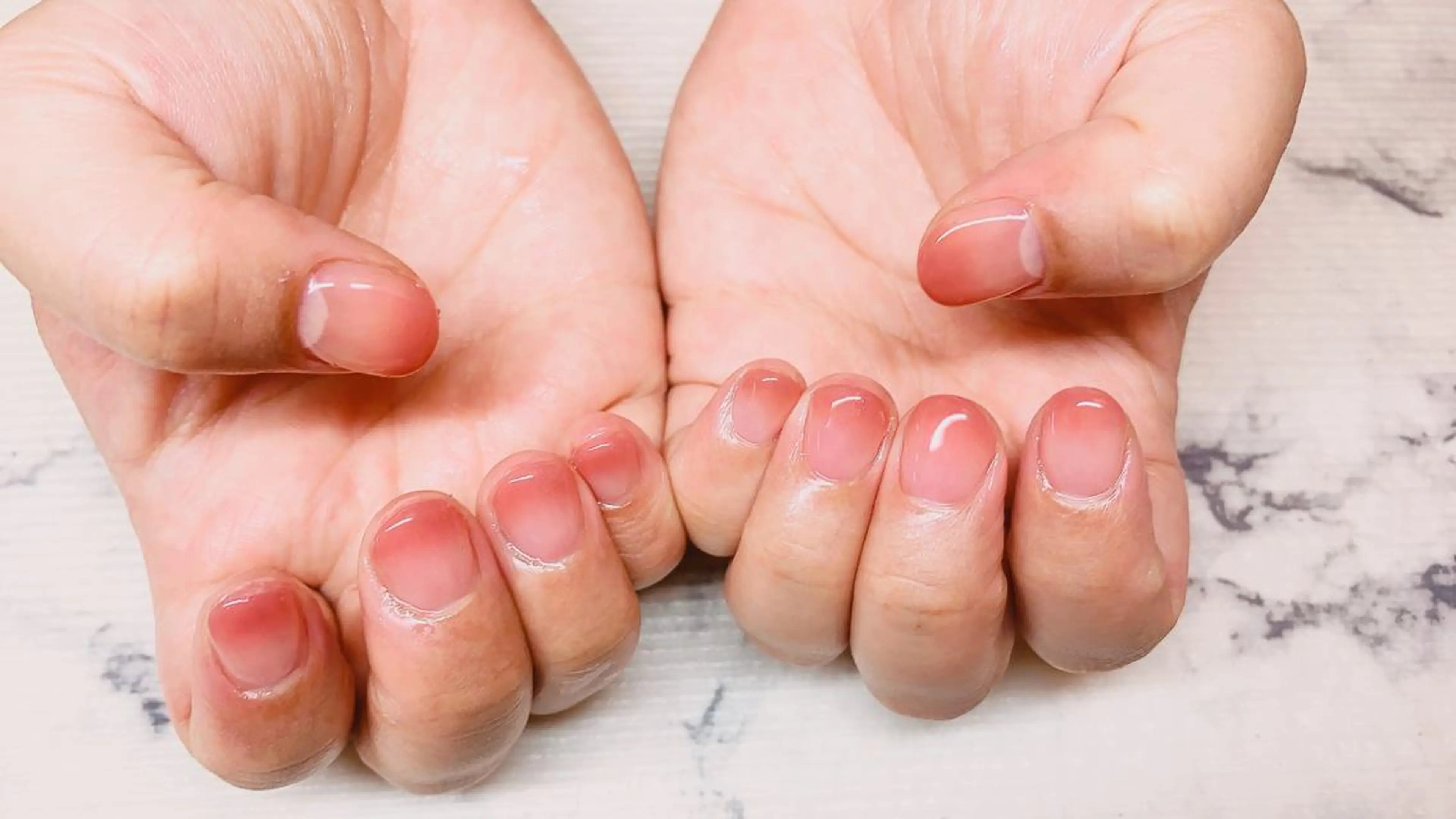 ネイル グラデーション ハンドネイル 金山 沙織のエステ・リラクイメージ