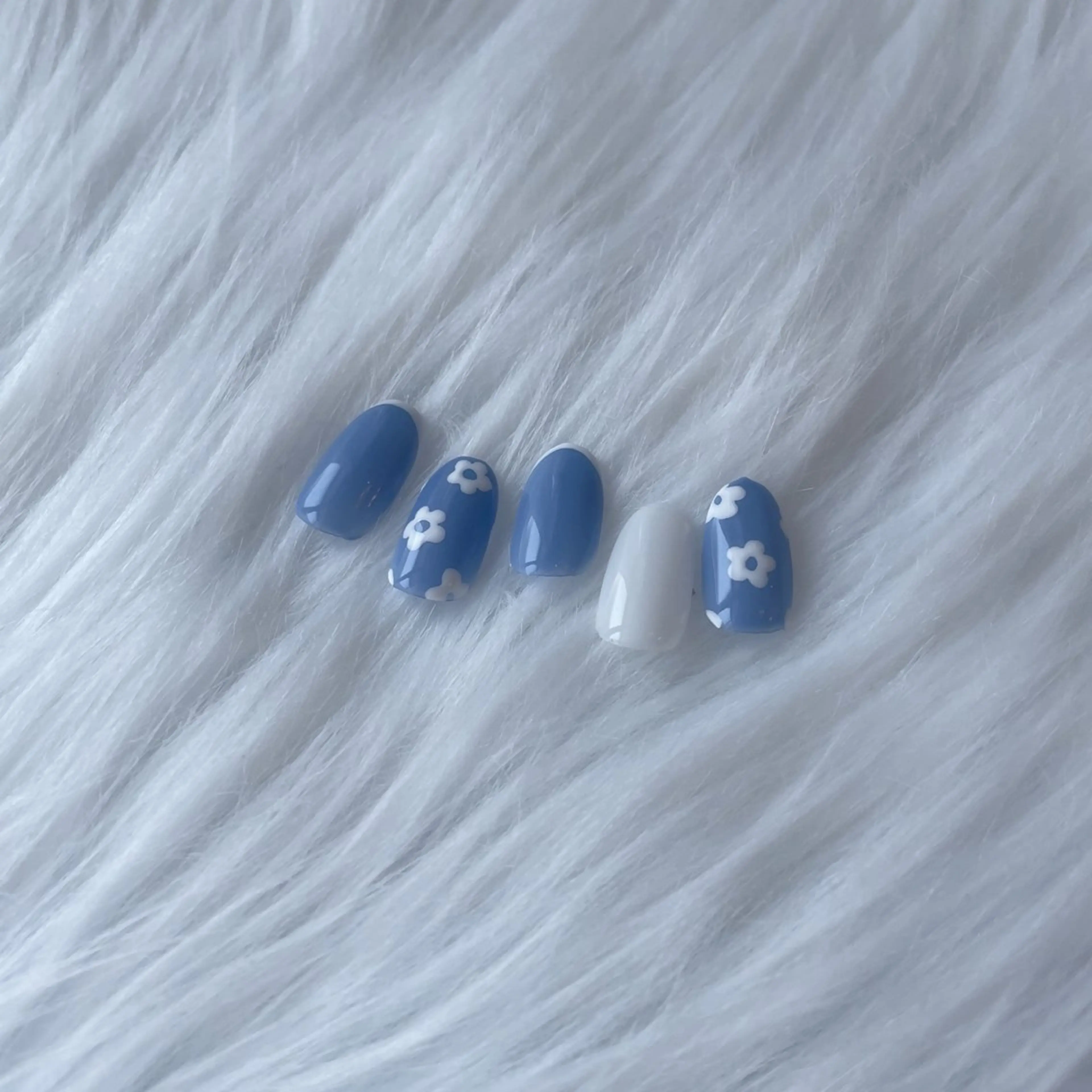 ネイル ブルー 氷ネイル・うるうるネイル キラキラネイル マグネットネイル ニュアンスネイル ハンドネイル timtam --sakiのネイルデザイン