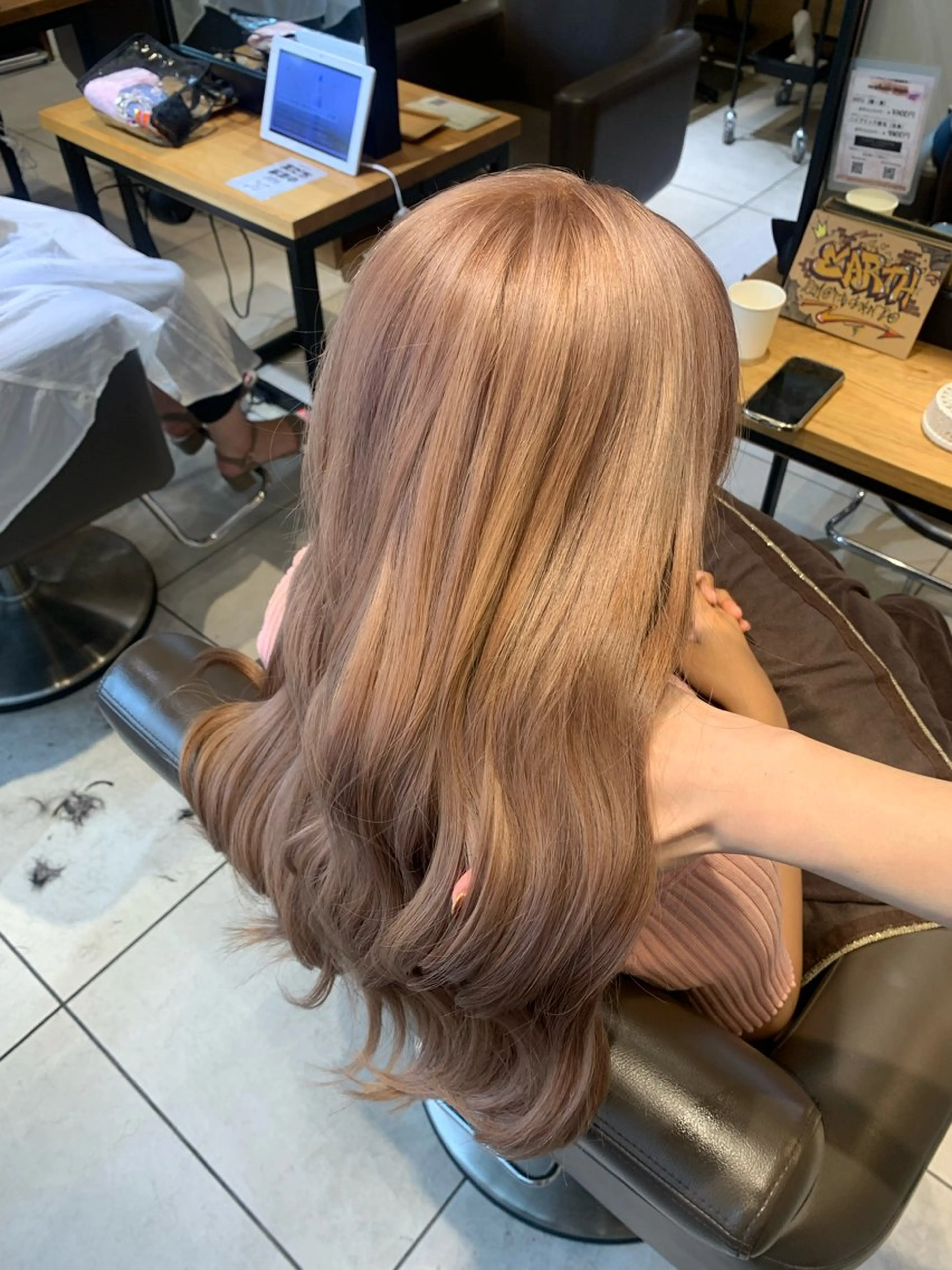 ロング カラー ハイトーンカラー ヘアカラー トリートメント soëll所属・🤍そぶえ　ゆうな/ 暖色カラー/縮毛矯正のヘアスタイル