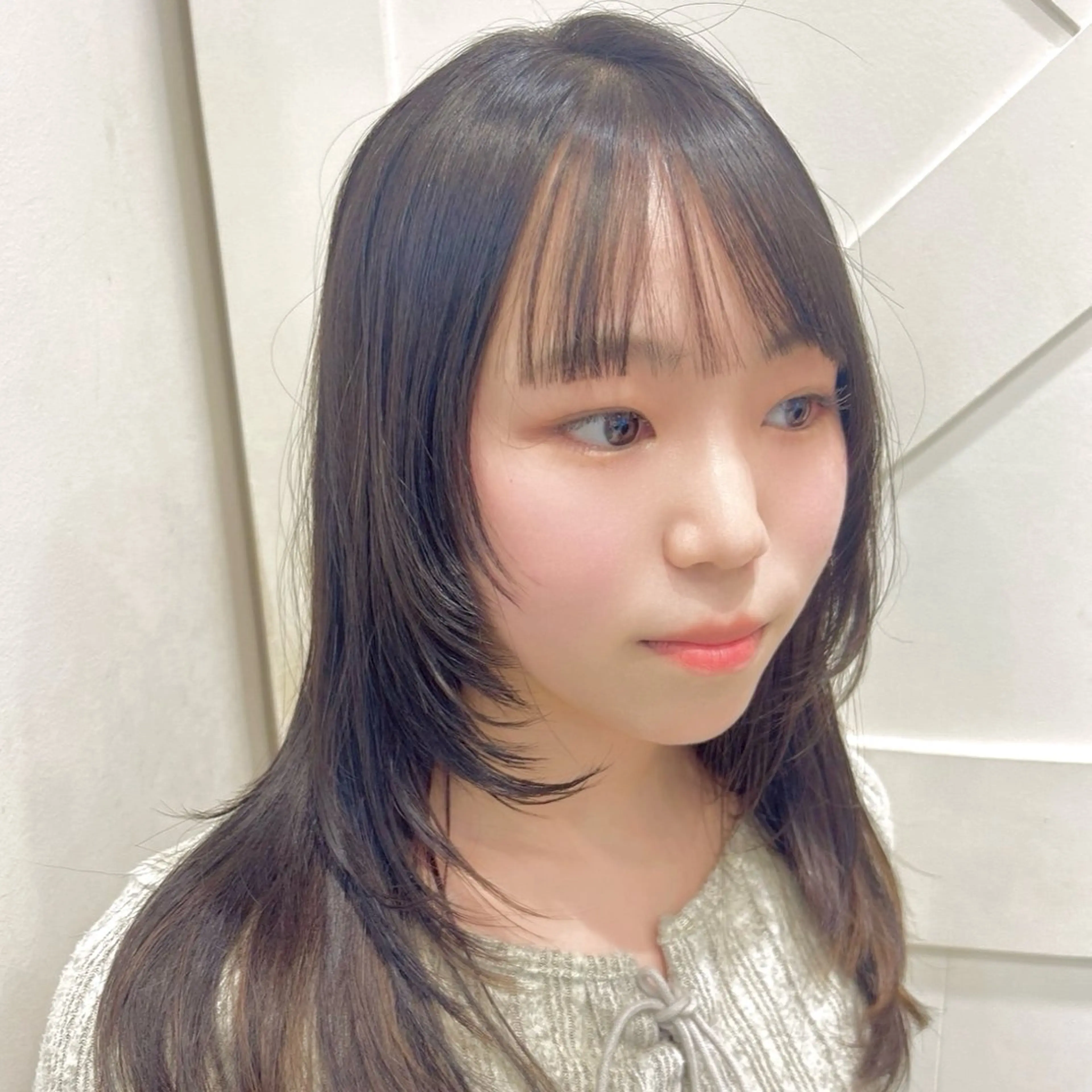 [🤎学割U24限定🤎]透明感カラー➕韓国風顔周りレイヤーカット➕髪質改善トリートメント🫧の写真