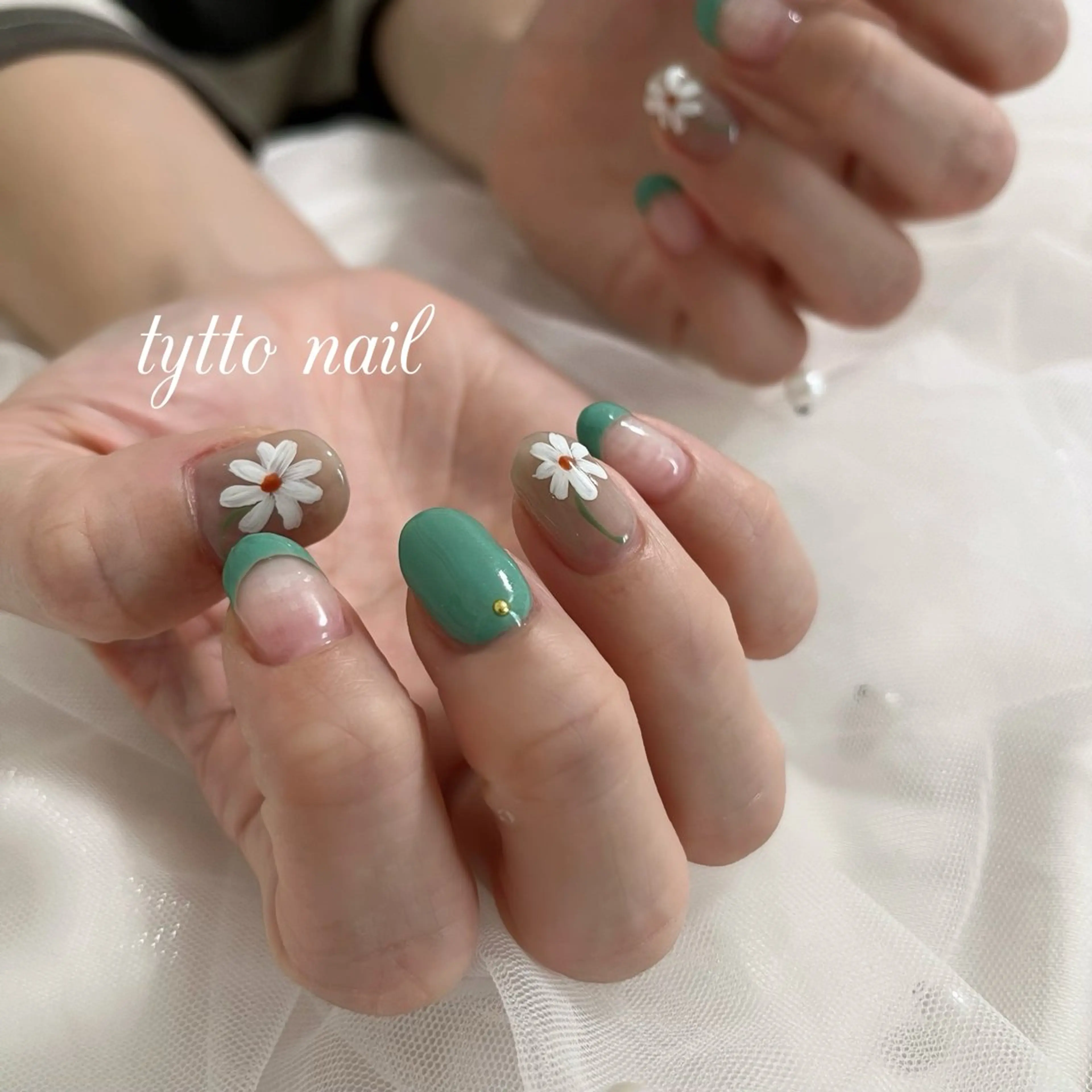 ネイル フラワーネイル フレンチネイル グリーン オフィスネイル ショートネイル ハンドネイル tytto nail ❤︎‪‪eri‪‪のネイルデザイン