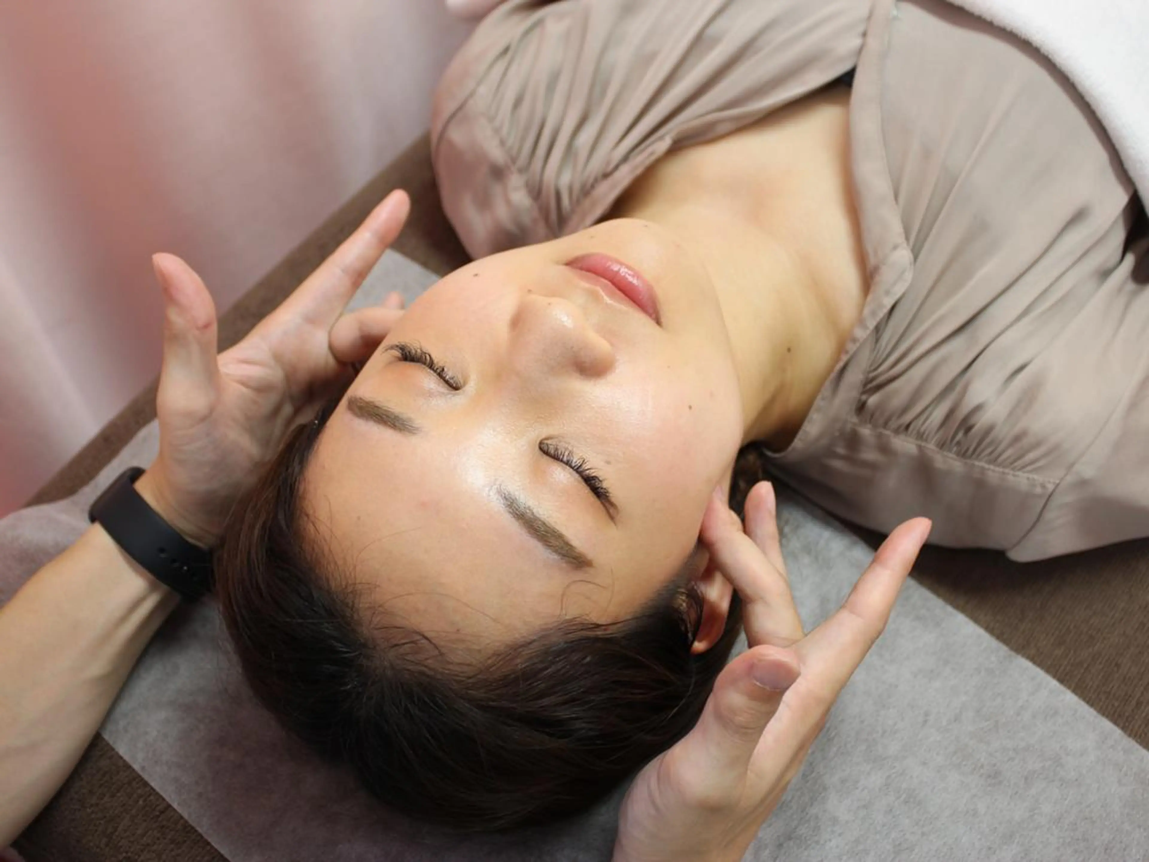 【土日祝限定55％OFF】『ヘッドマッサージ＋小顔整体』（カウンセリング込）70分　￥8,000→￥3,400の写真