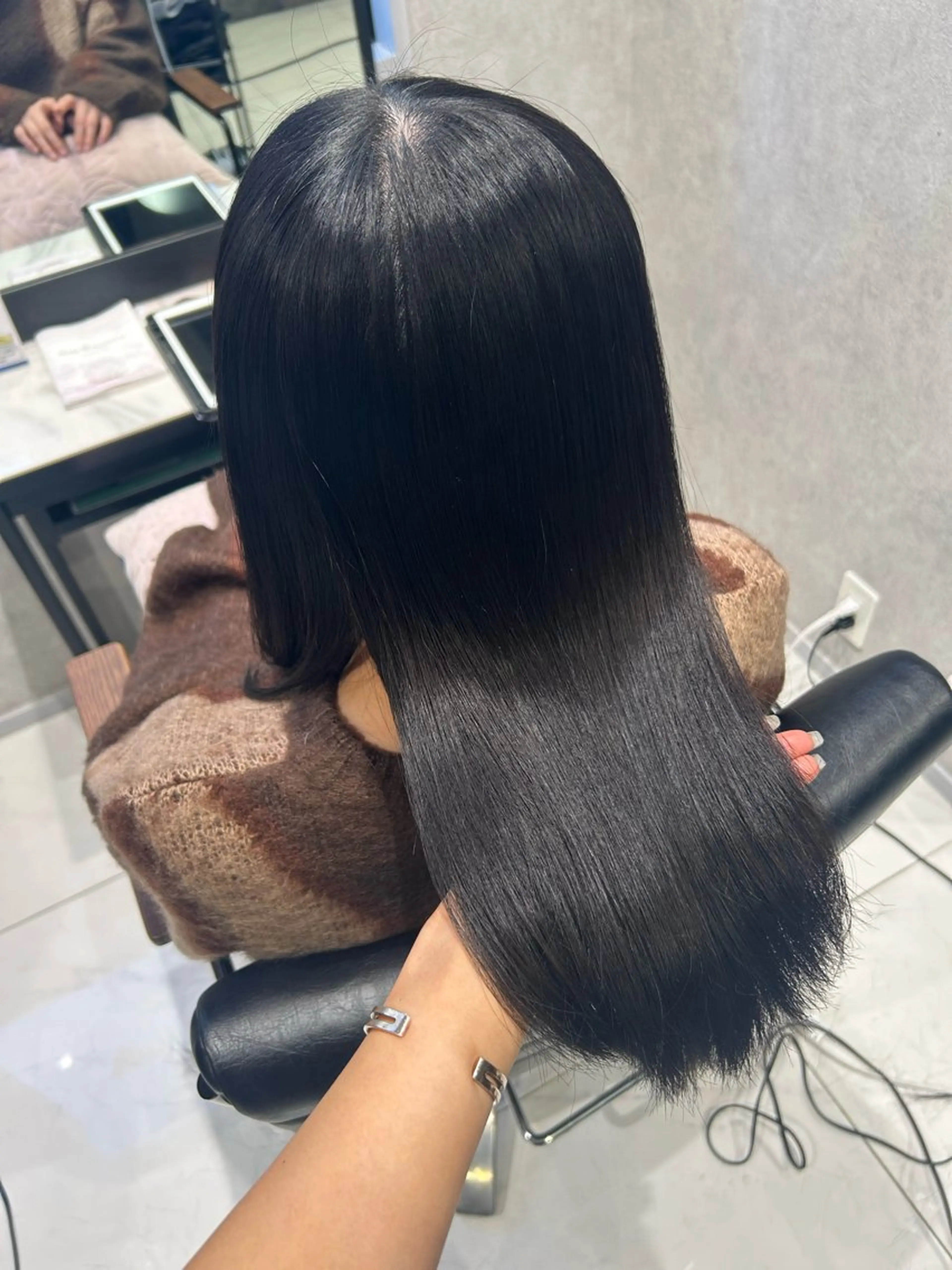 カラー 髪質改善 ヘアカラー トリートメント 透明感カラー💙 束感まつげ🪼海月のヘアスタイル