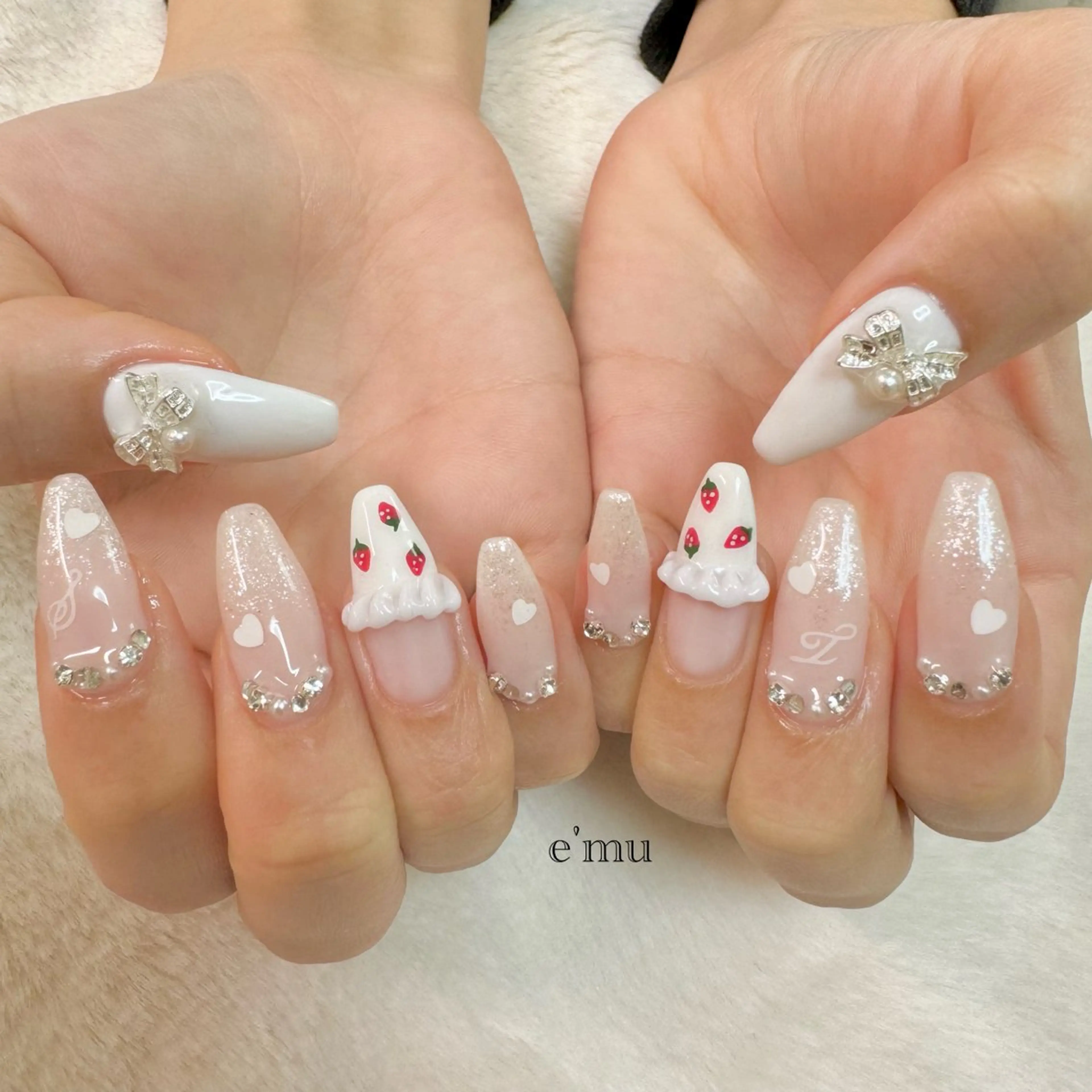 ネイル ガーリー ハンドネイル nail salon e'mu💐のネイルデザイン