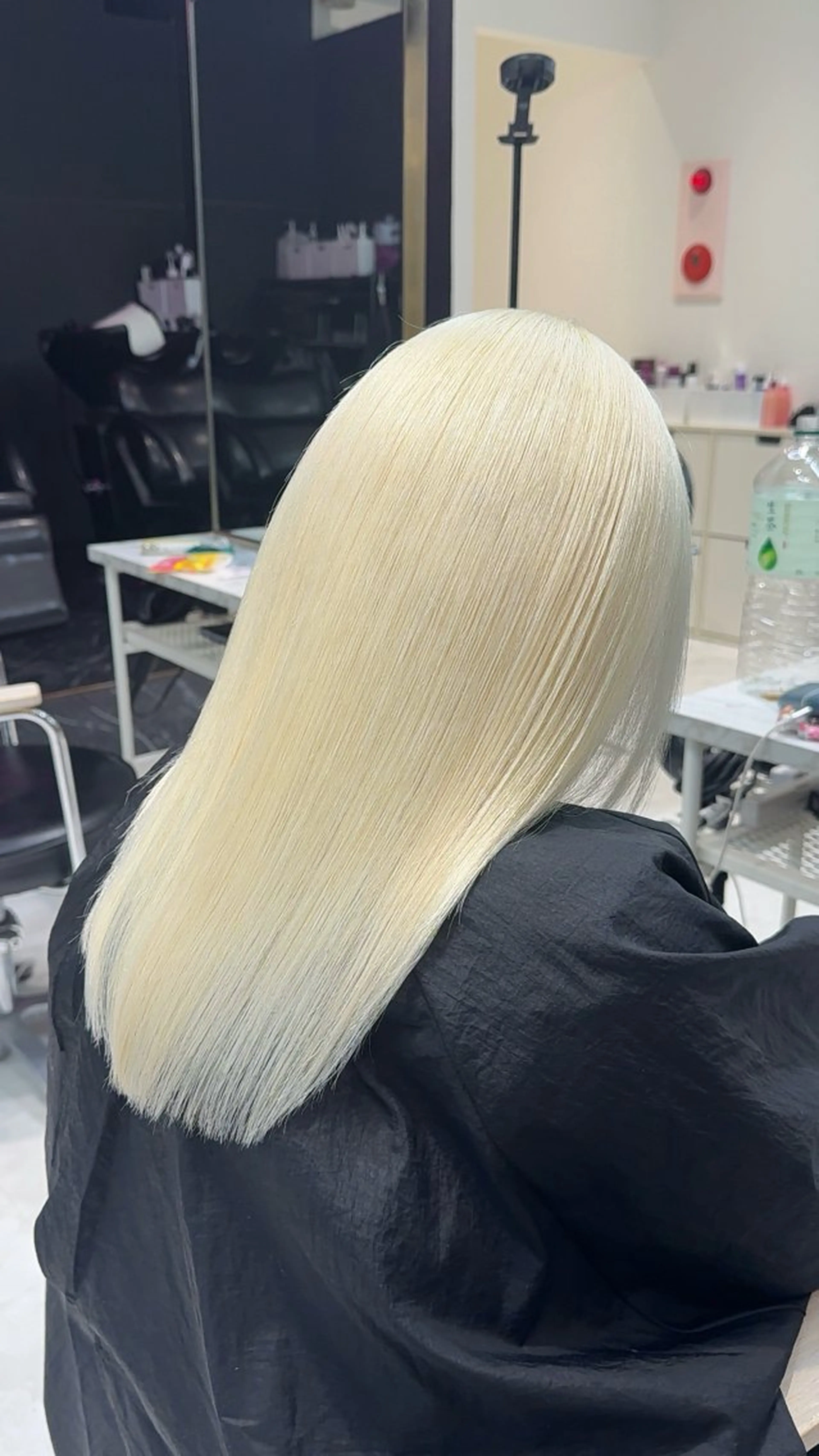 セミロング カラー ヘアアレンジ ベージュカラー ブリーチ ブロンド デザインカラー ミルクティーベージュ ヘアカラー 複雑履歴修正/ ハイトーン職人/拓真のヘアスタイル