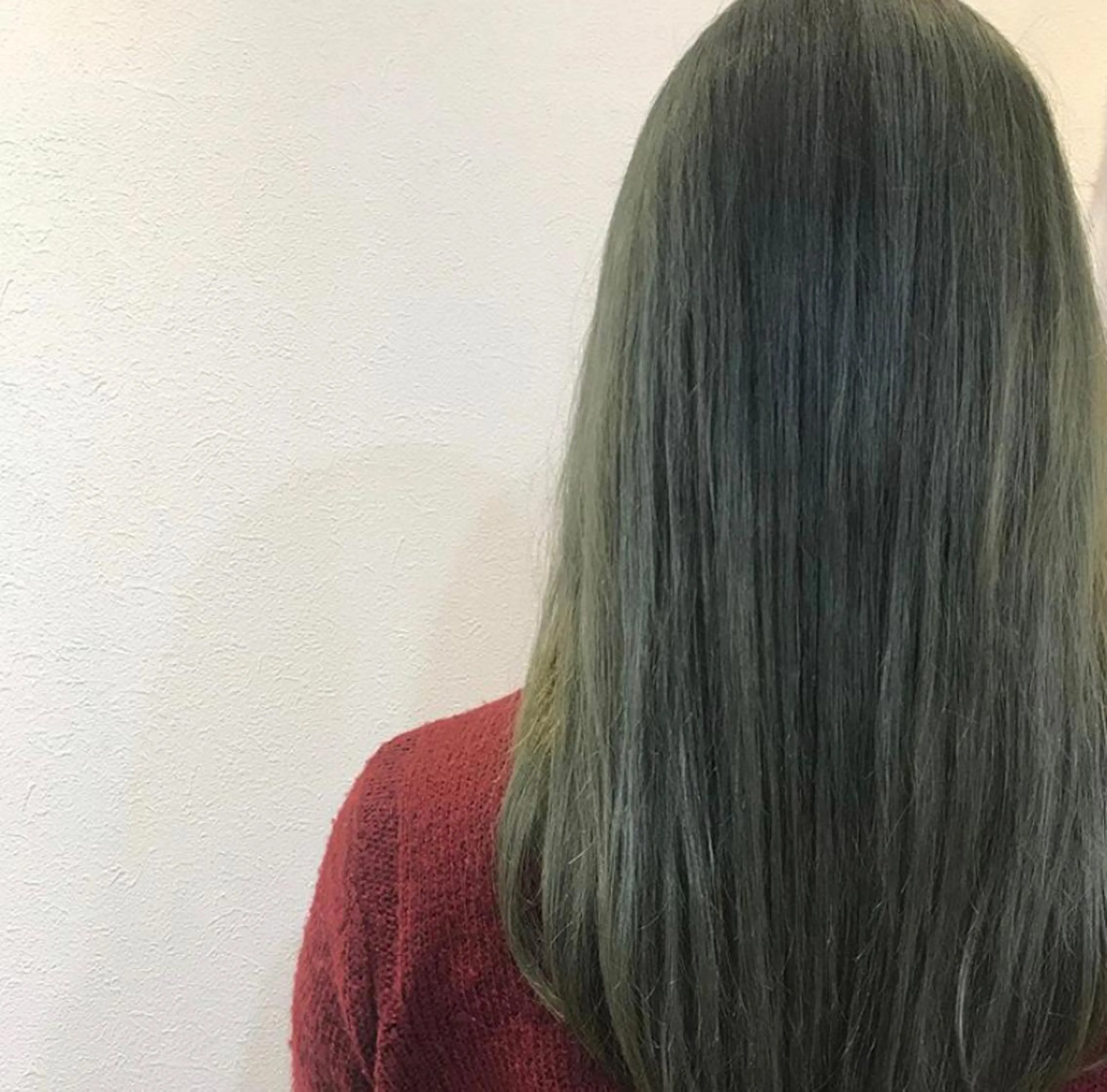 ロング カラー ヘアアレンジ 厚地 伽寧のヘアスタイル