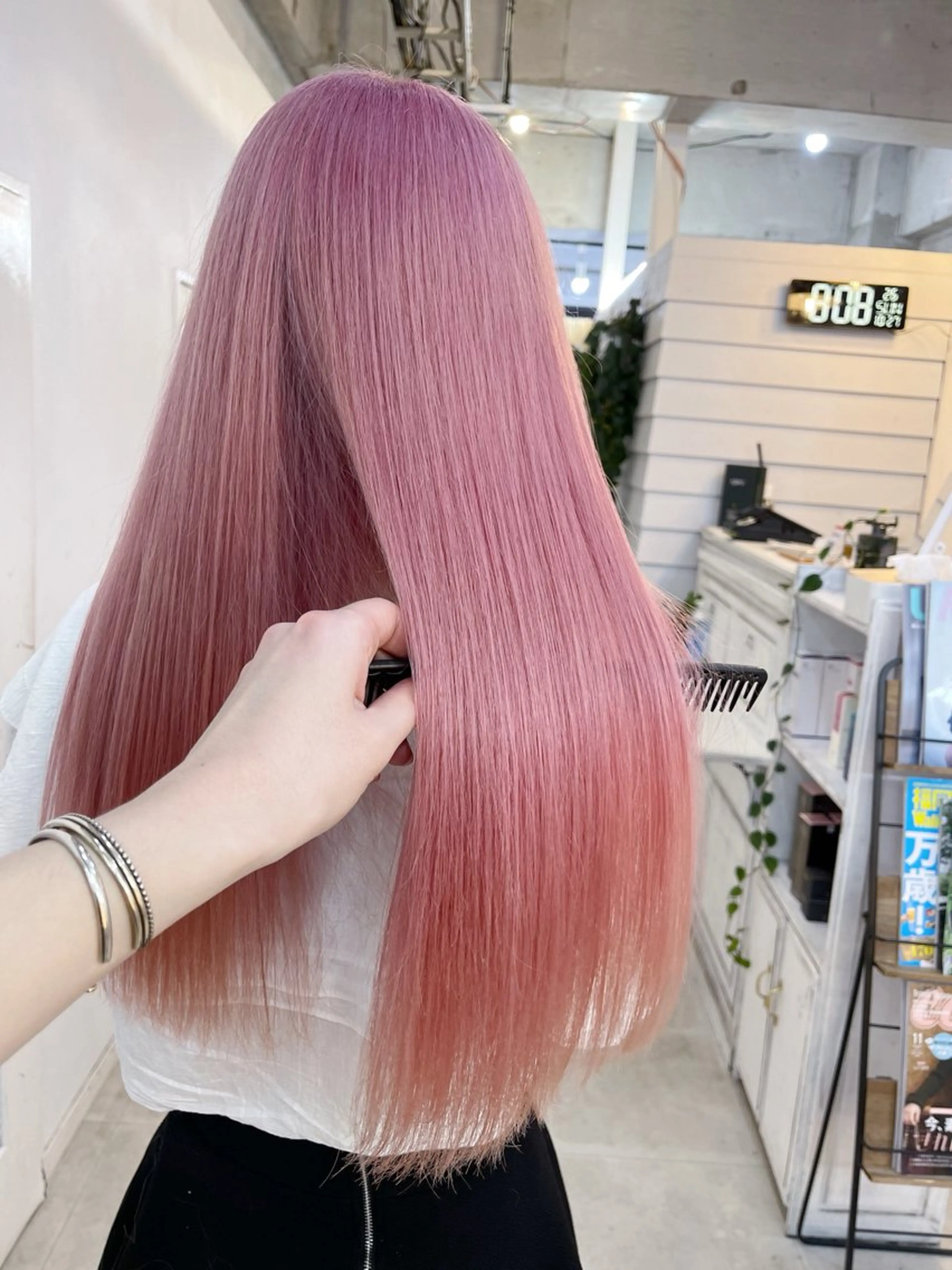 セミロング カラー ブリーチ ピンクカラー ヘアカラー トリートメント AiM 大名　似合わせカットのヘアスタイル