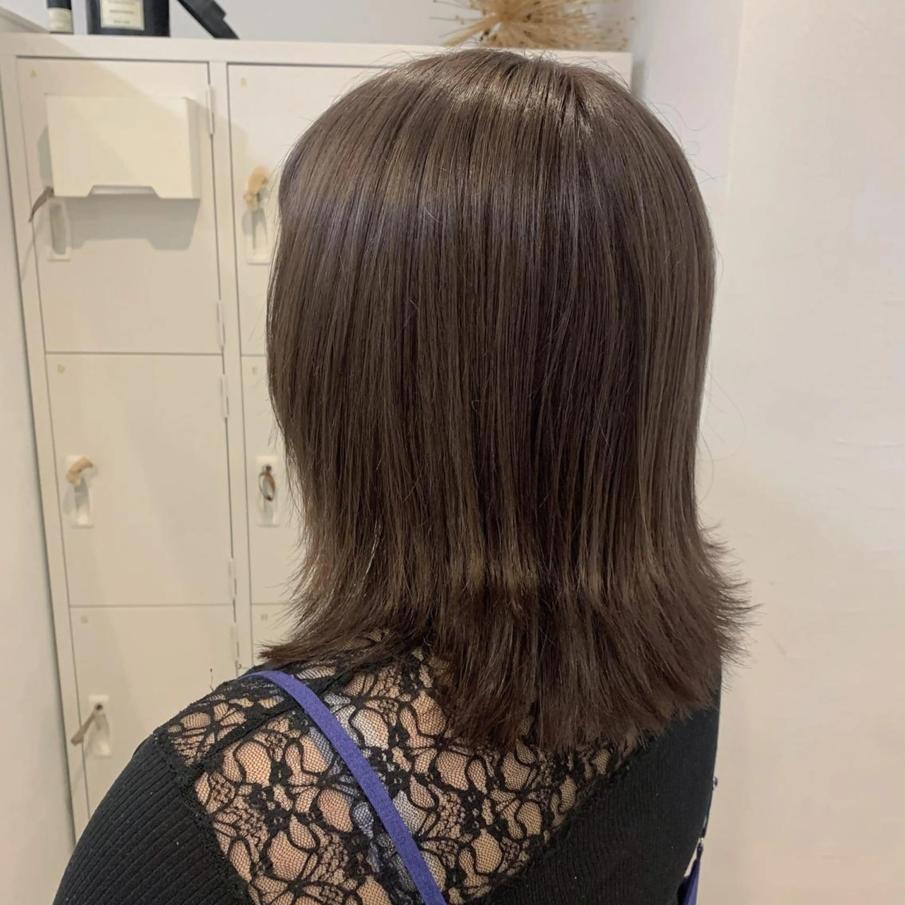 カラー ブリーチ グレージュ オリーブ/ ナカミネアキナのヘアスタイル