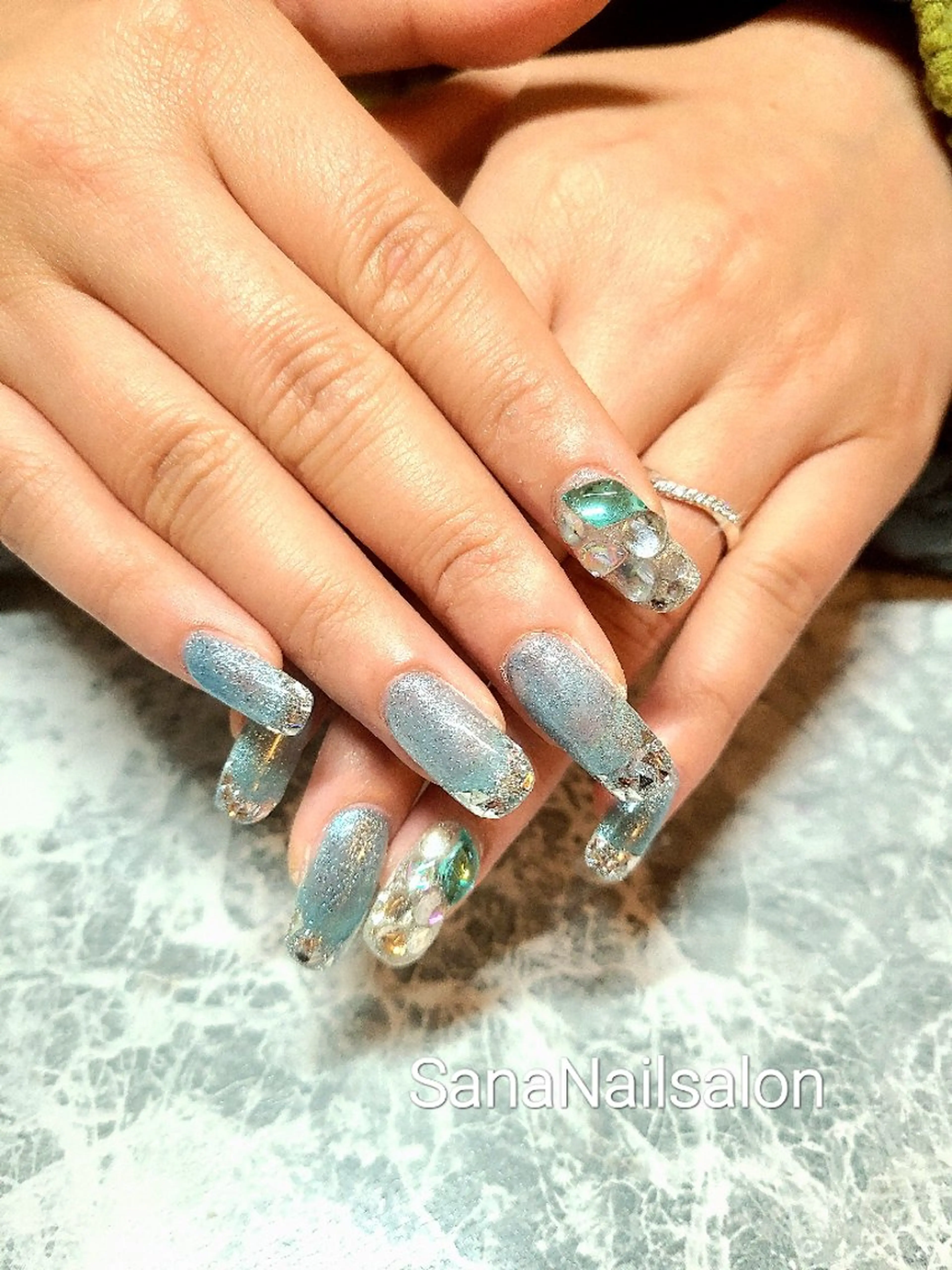 ネイル ブルー 長さ出し フレンチネイル ガラスフレンチ マグネットネイル SanaNailsalon所属・Sana Nailsalonのネイルデザイン