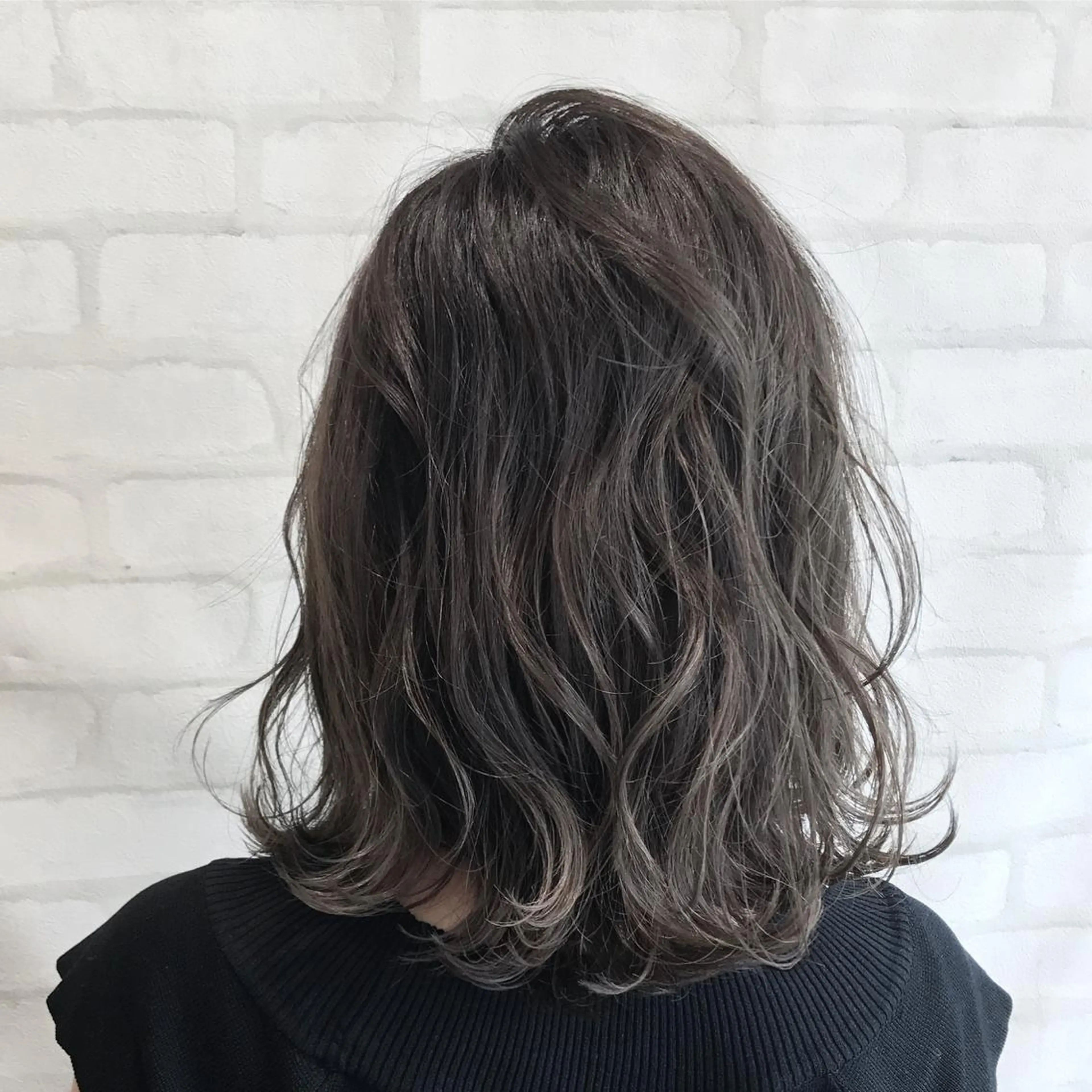 ショート カラー 切りっぱなしボブ ダークグレー ダークグレージュ グレージュ イルミナカラー AMI Hair  supply所属・髪質改善カラー 韓国風レイヤーのヘアスタイル