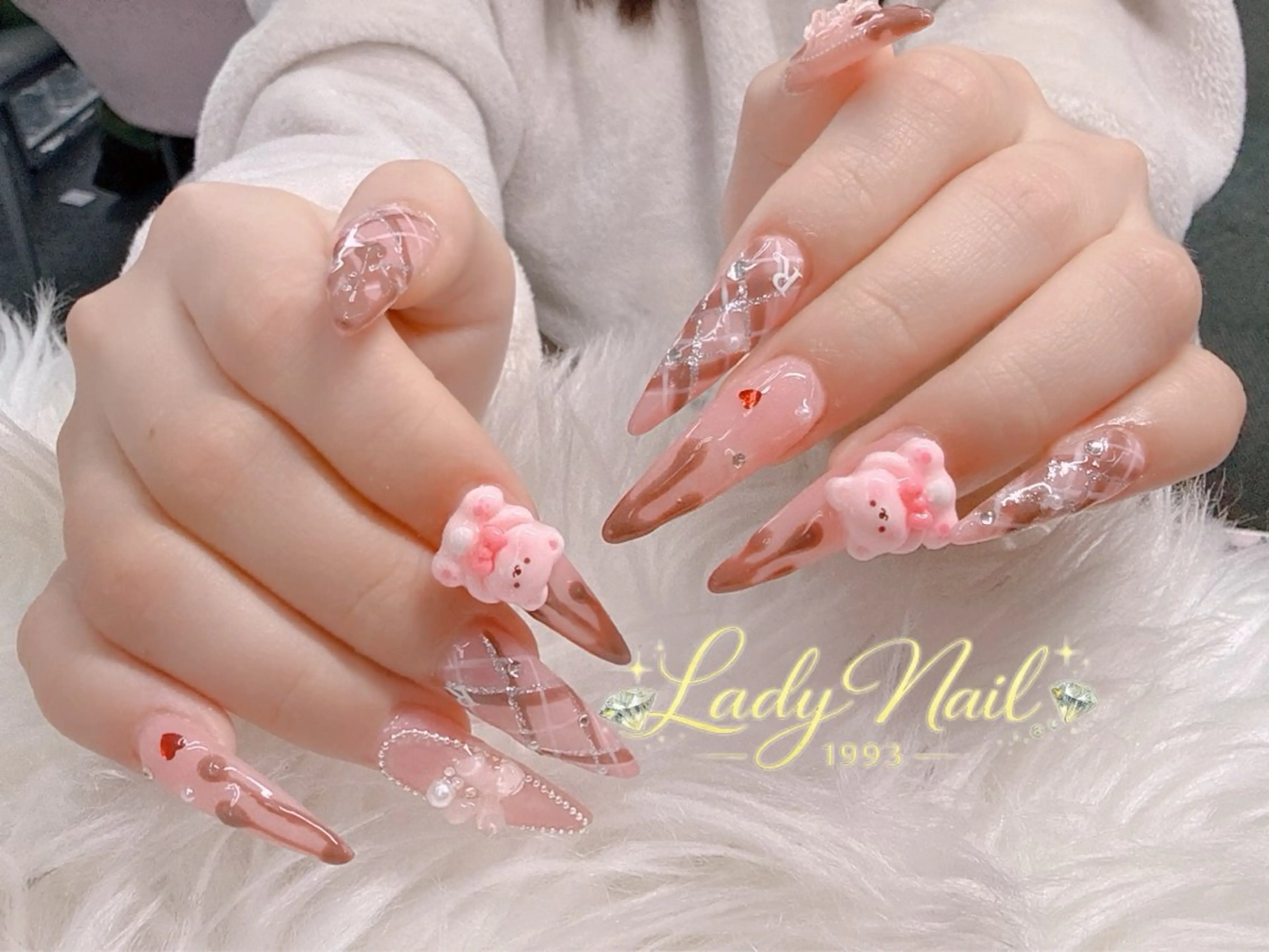 ネイル 長さ出し ワンカラーネイル シンプルネイル 春ネイル ハンドネイル Lady Nails 1993所属・タナカ フォンのネイルデザイン
