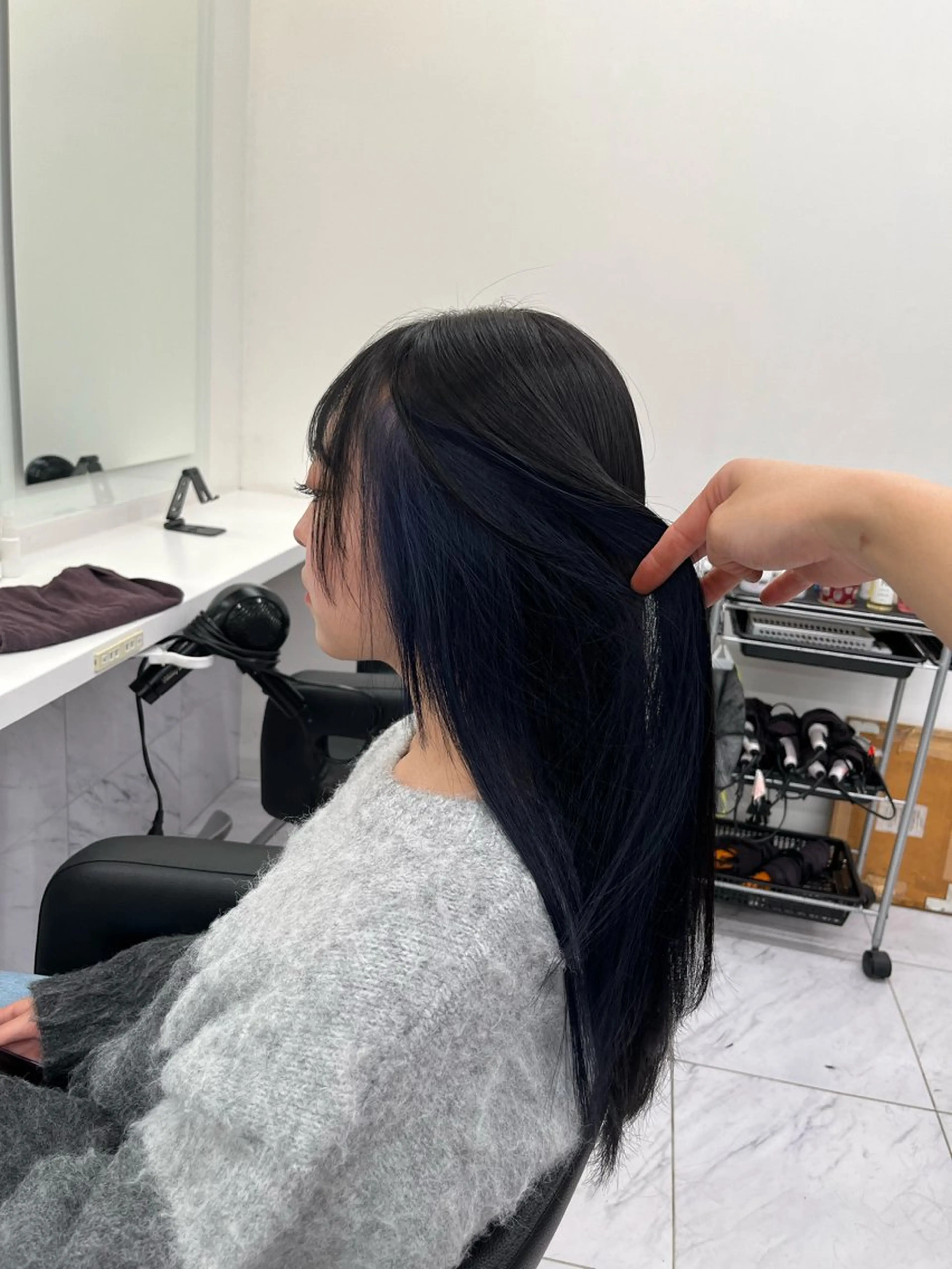 セミロング ヘアカラー トリートメント ヘッドスパ ヘアセット 寒色＆ブリーチ特化 寒色MiOのヘアスタイル