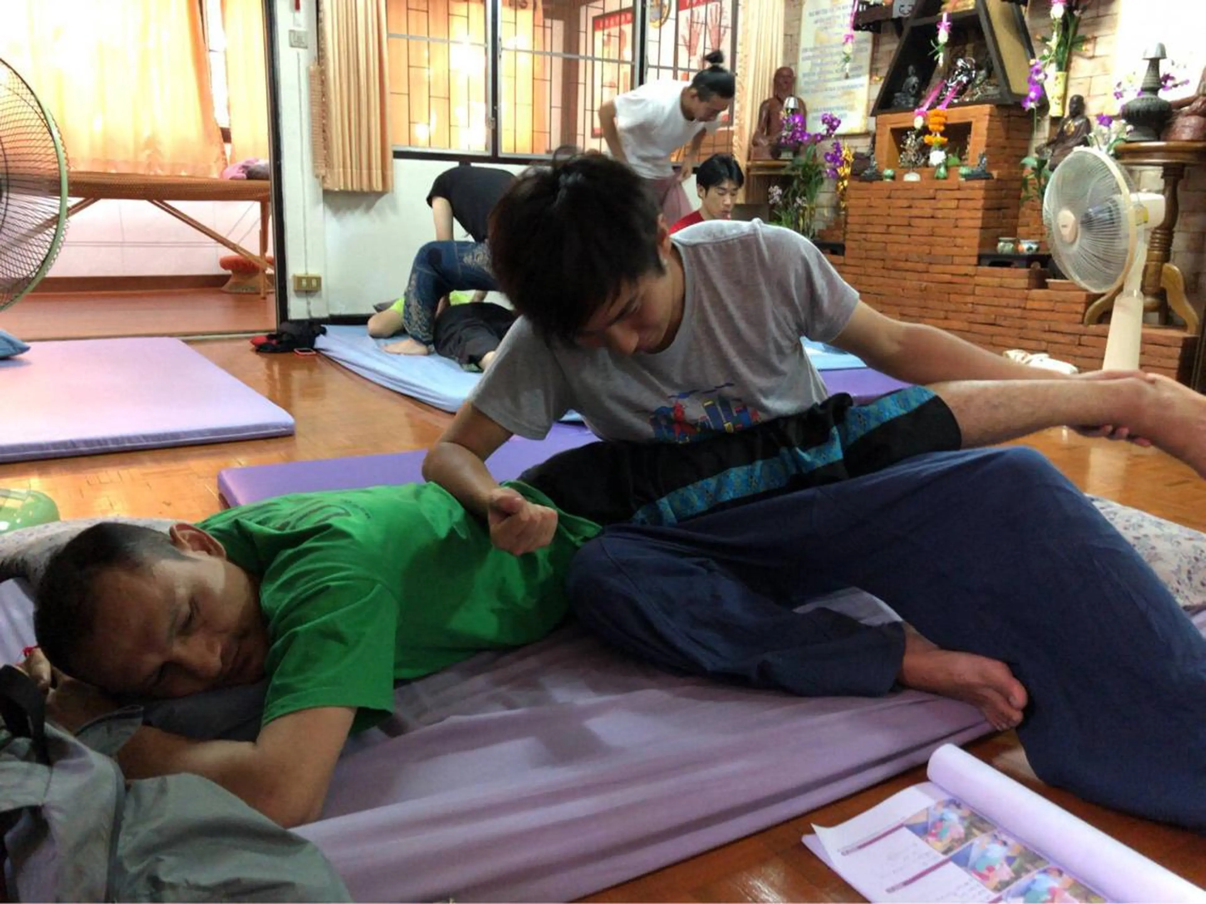 プロフェッショナルサロンZOO所属・首・肩・腰の痛み・姿 勢矯正・むくみ等解消のエステ・リラクイメージ