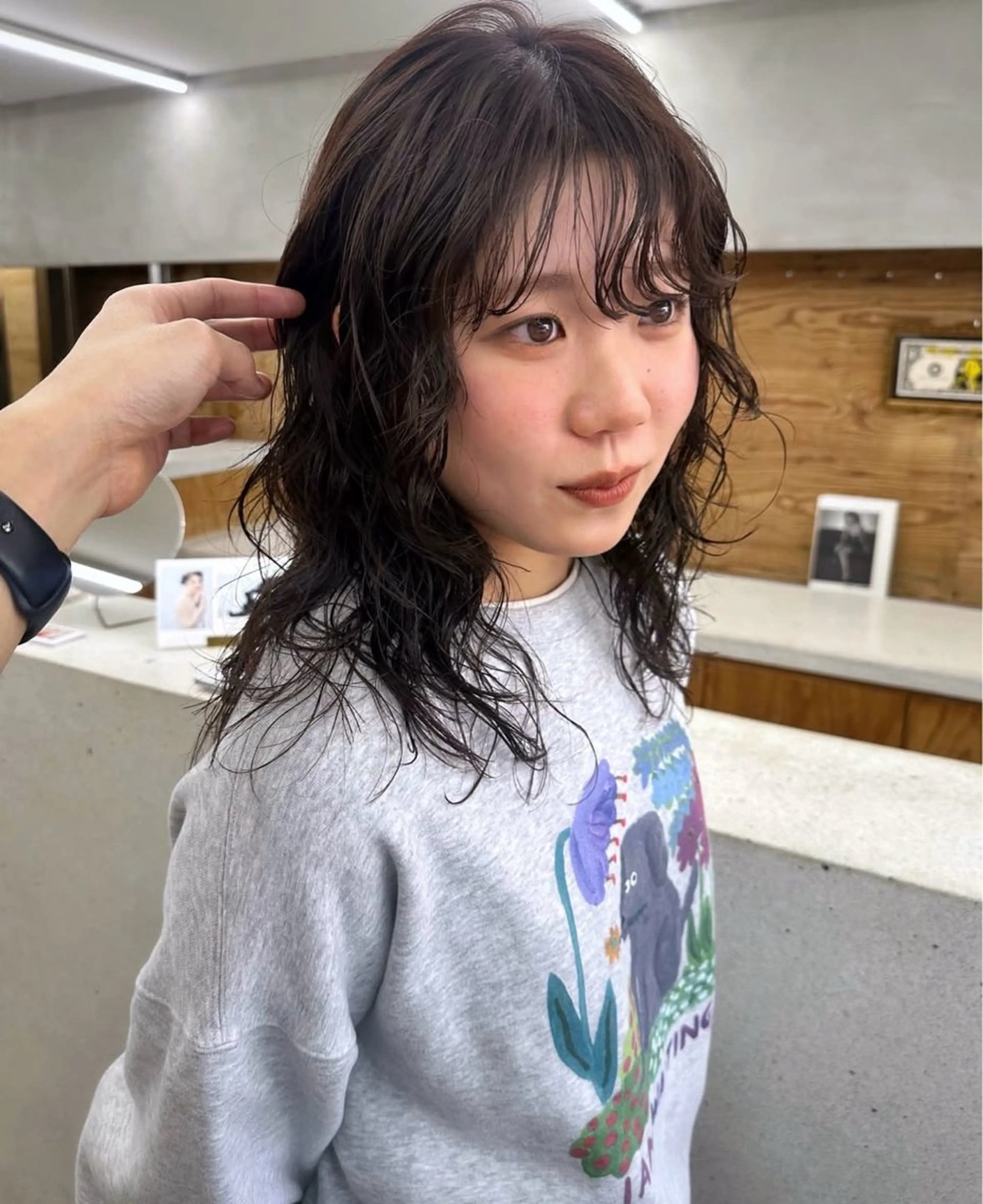 セミロング パーマ セミロングパーマ 顔まわりレイヤー レイヤーカット ウルフカット ニュアンスパーマ カット パーマ パーマ /レイヤー 榛地渉馬 /矢場町のヘアスタイル