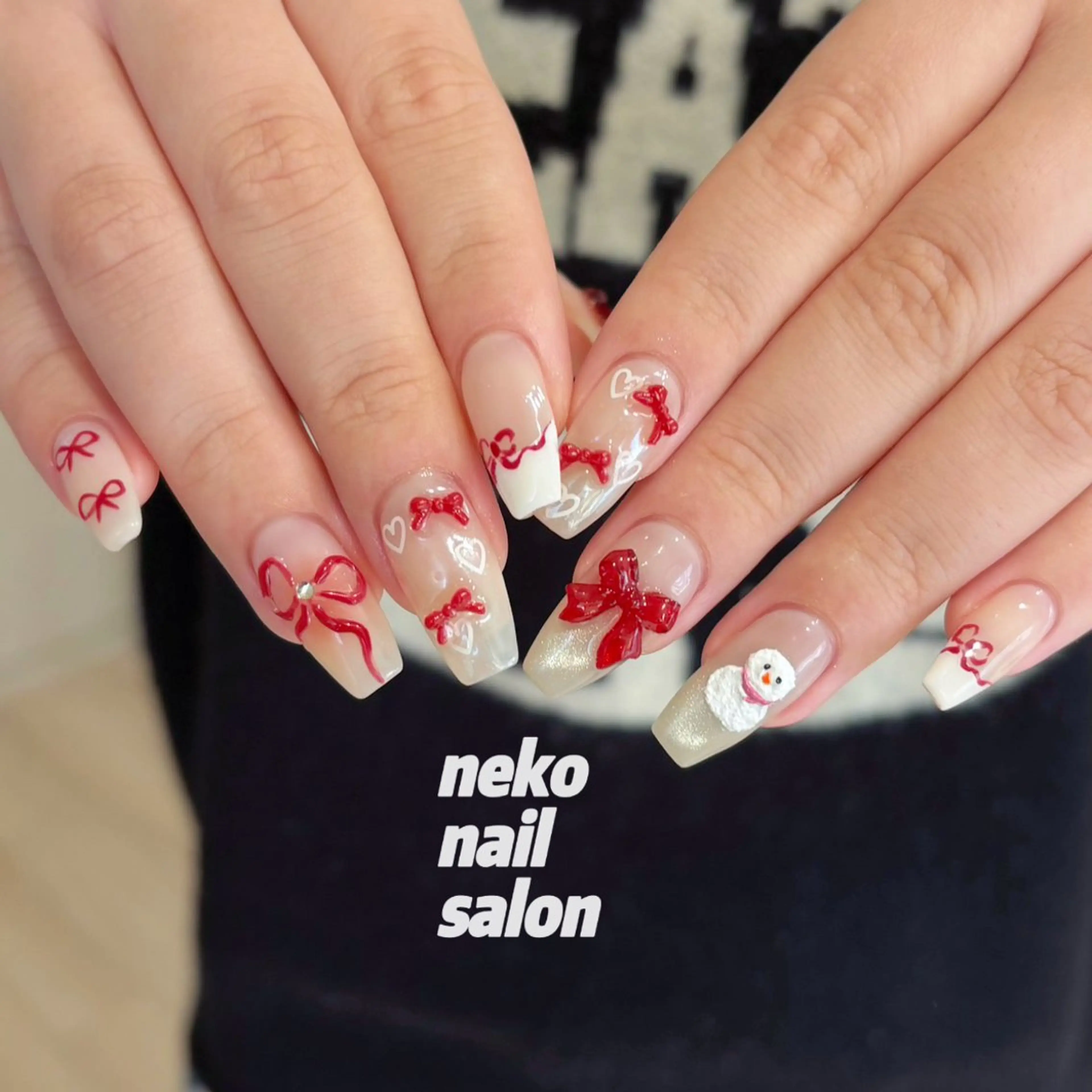 ネイル 赤色 リボン 冬ネイル クリスマス ハンドネイル neko nail所属・neko nailのネイルデザイン