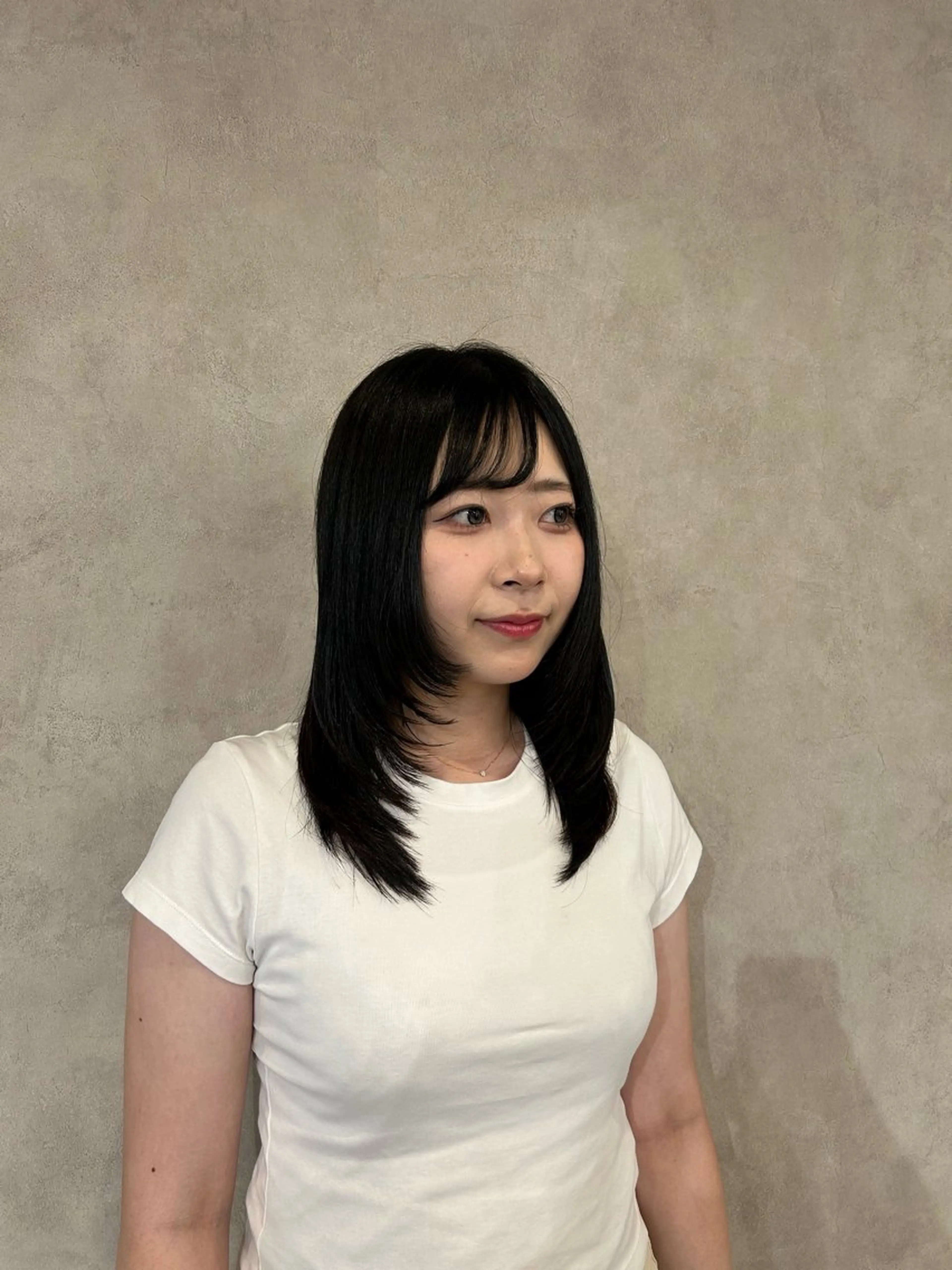 ミディアム レイヤーカット 石原 侑季のヘアスタイル