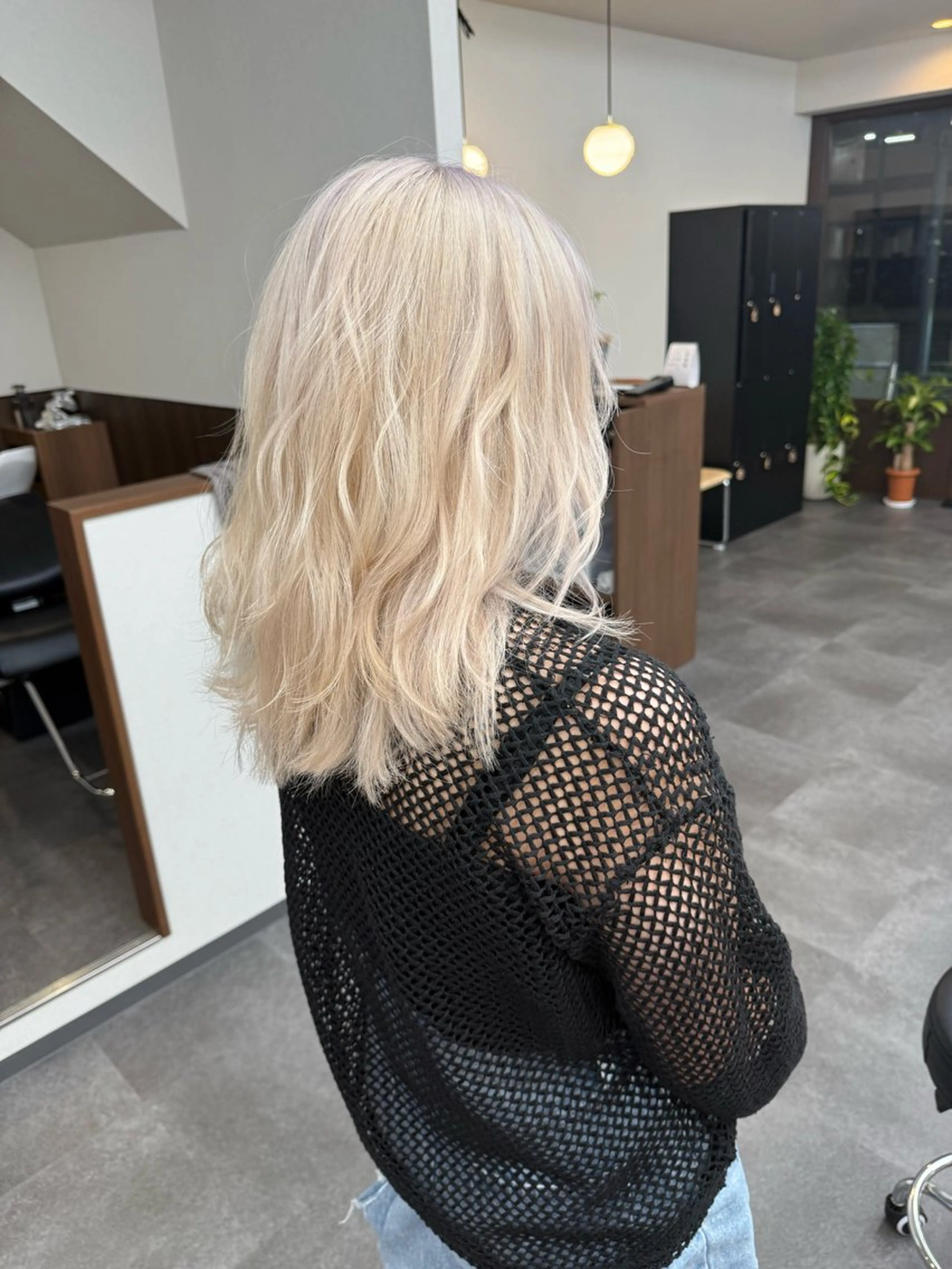 セミロング ヘアカラー enn.bleach by t.a.g所属・碇山 楓己のヘアスタイル