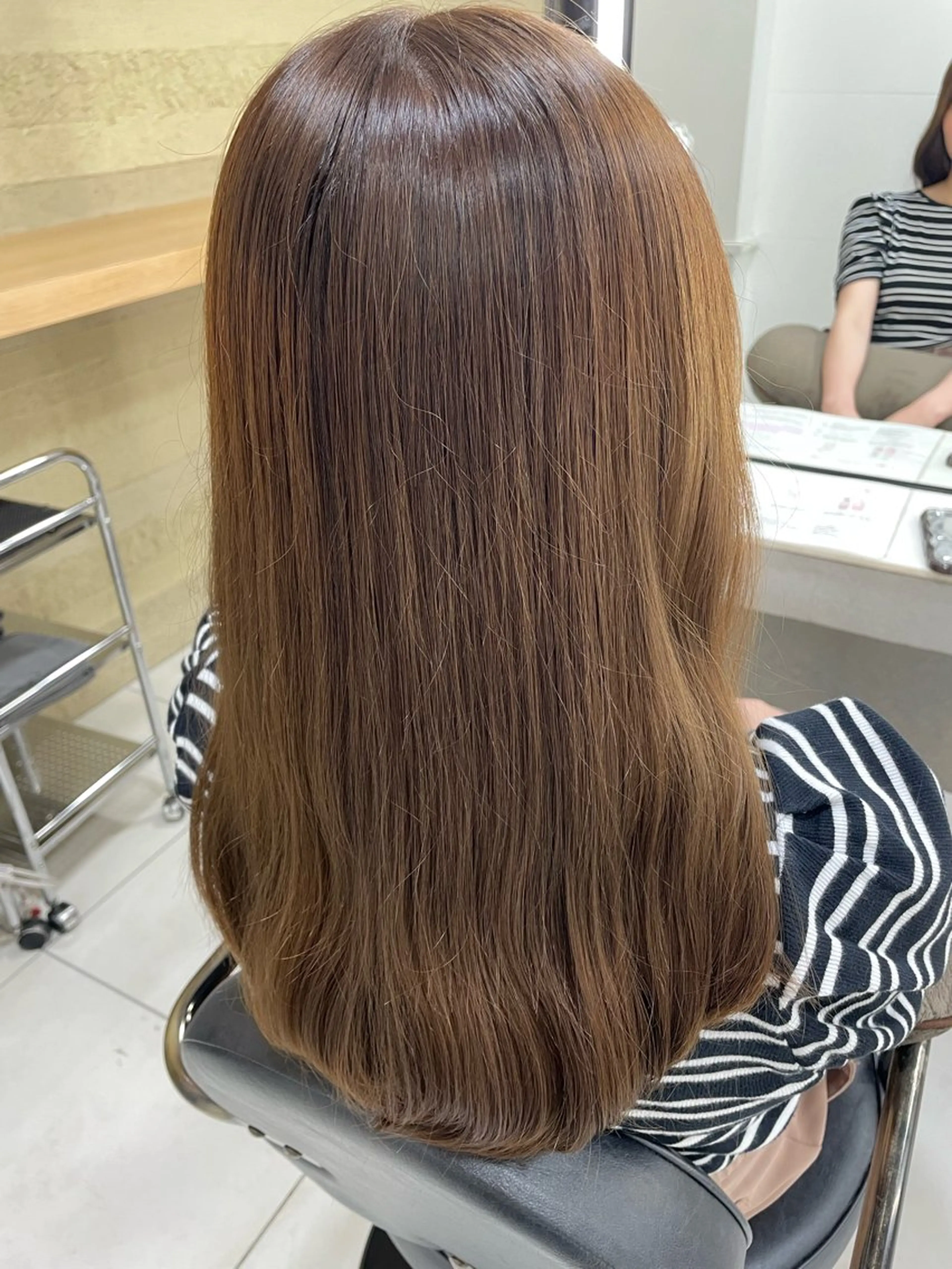 セミロング 稲吉 由莉穂のヘアスタイル