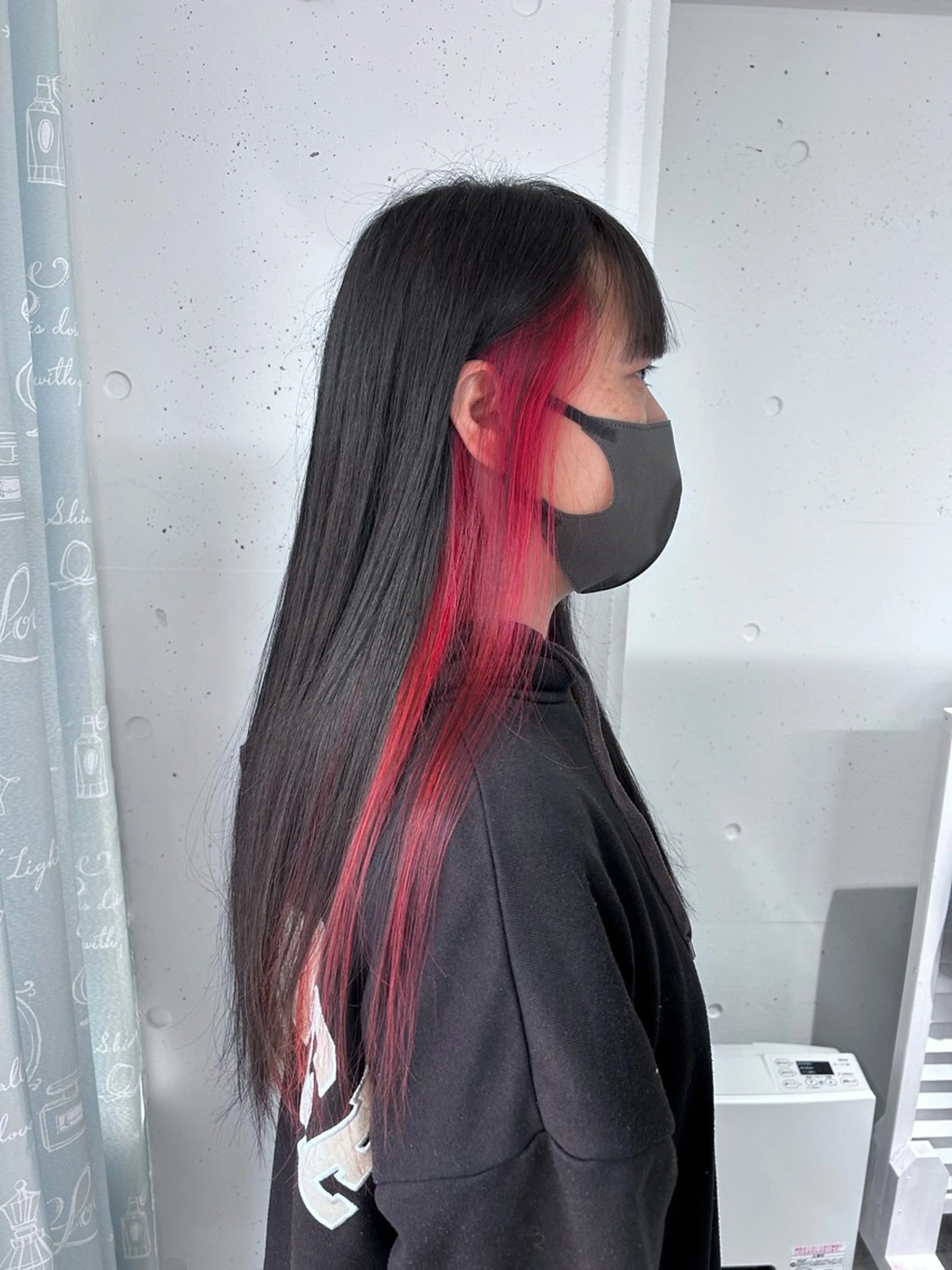 ロング カラー ブリーチ イヤリングカラー レッドカラー カット ヘアカラー ミルミー美容室所属・🦄💒💓齎藤 七海子🦄💒💓のマツエク・マツパデザイン