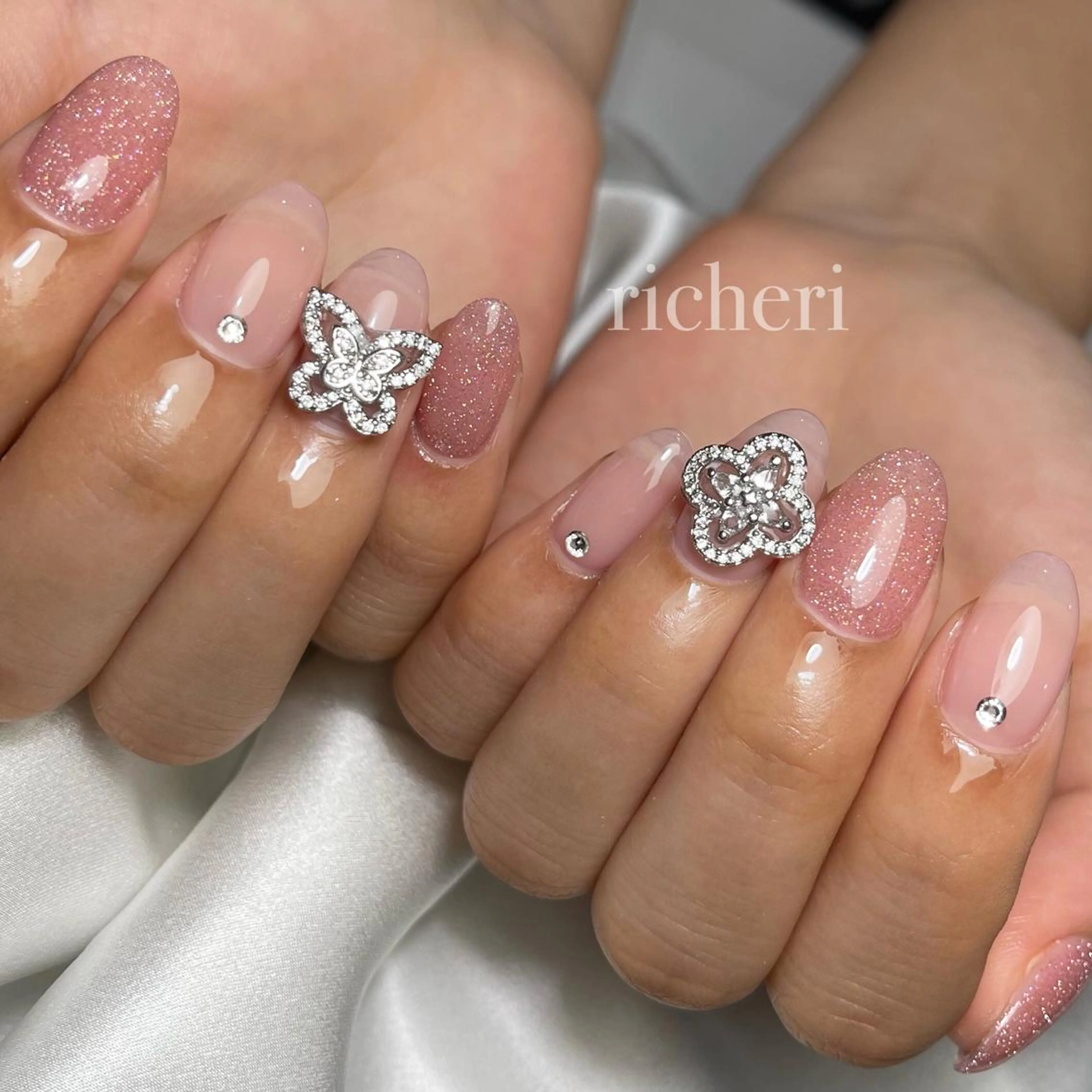 ミディアム ネイル ハンドネイル richeri beautyのエステ・リラクイメージ