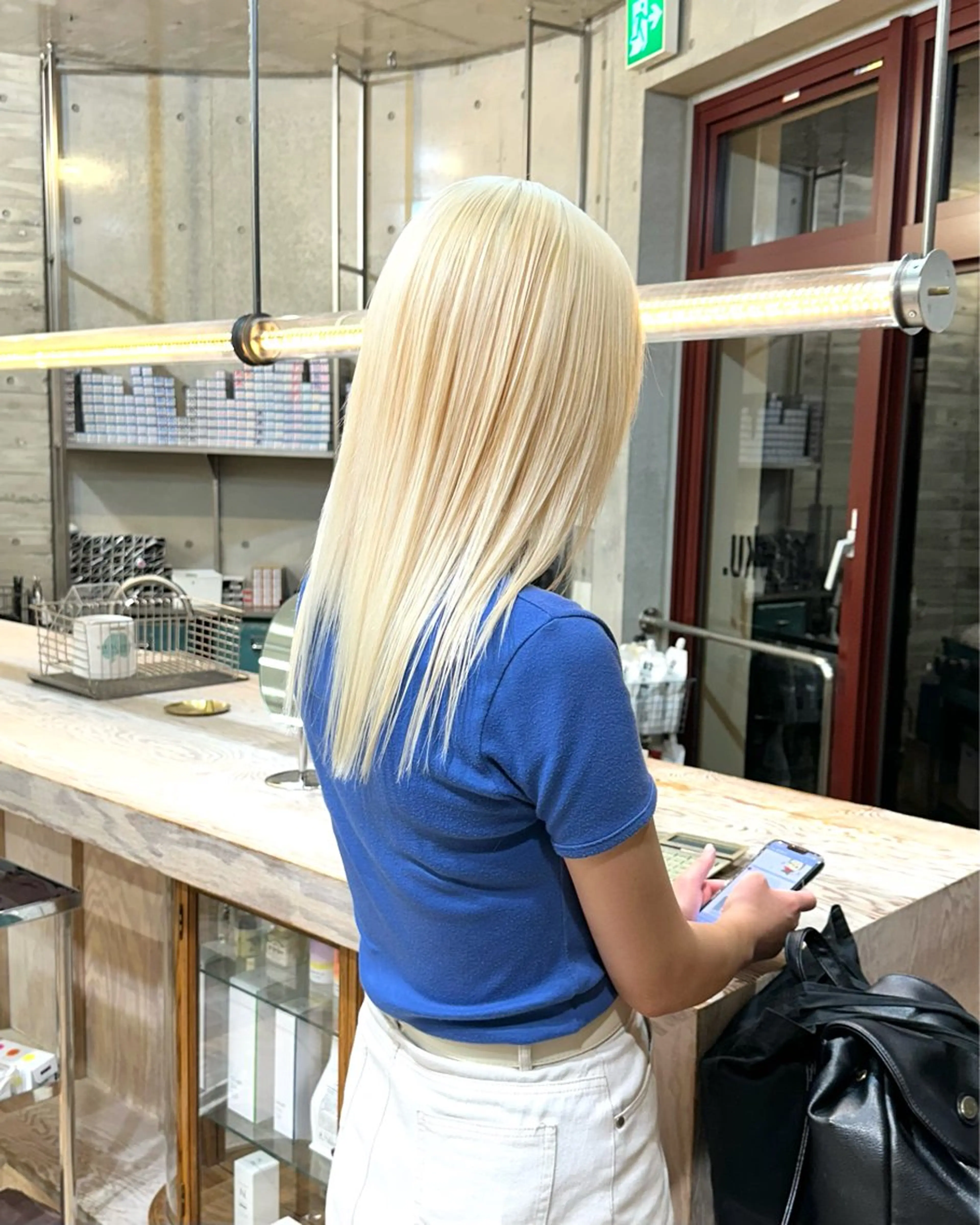 カラー 抜きっぱなしブロンド ササキカズマのヘアスタイル