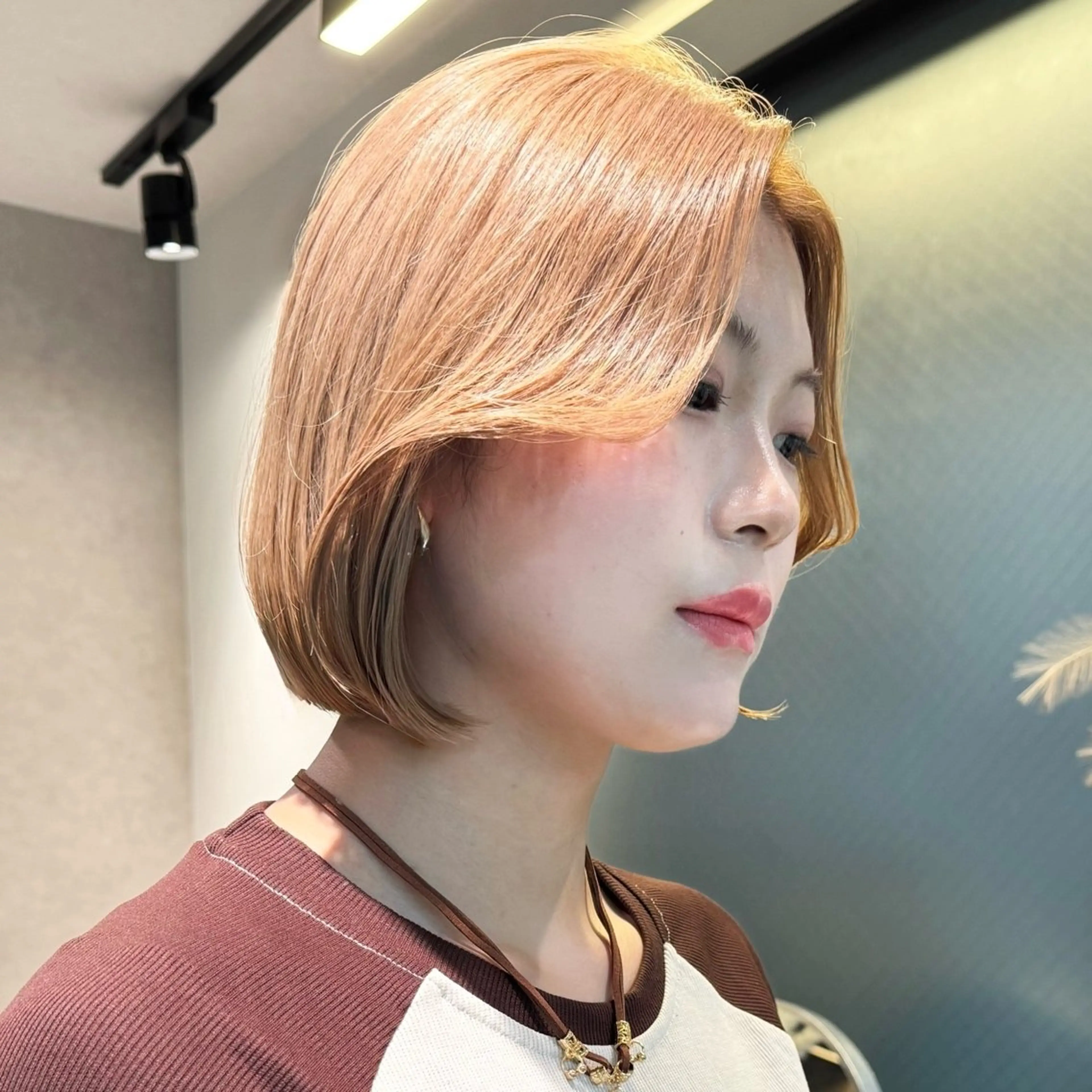 ミディアム カラー 切りっぱなしボブ ハイトーンカラー ボブ 韓国風ヘア GO TODAY シェアサロン 原宿Verno店所属・ブリーチ/髪質改善/ ボブ特化/よしきのヘアスタイル