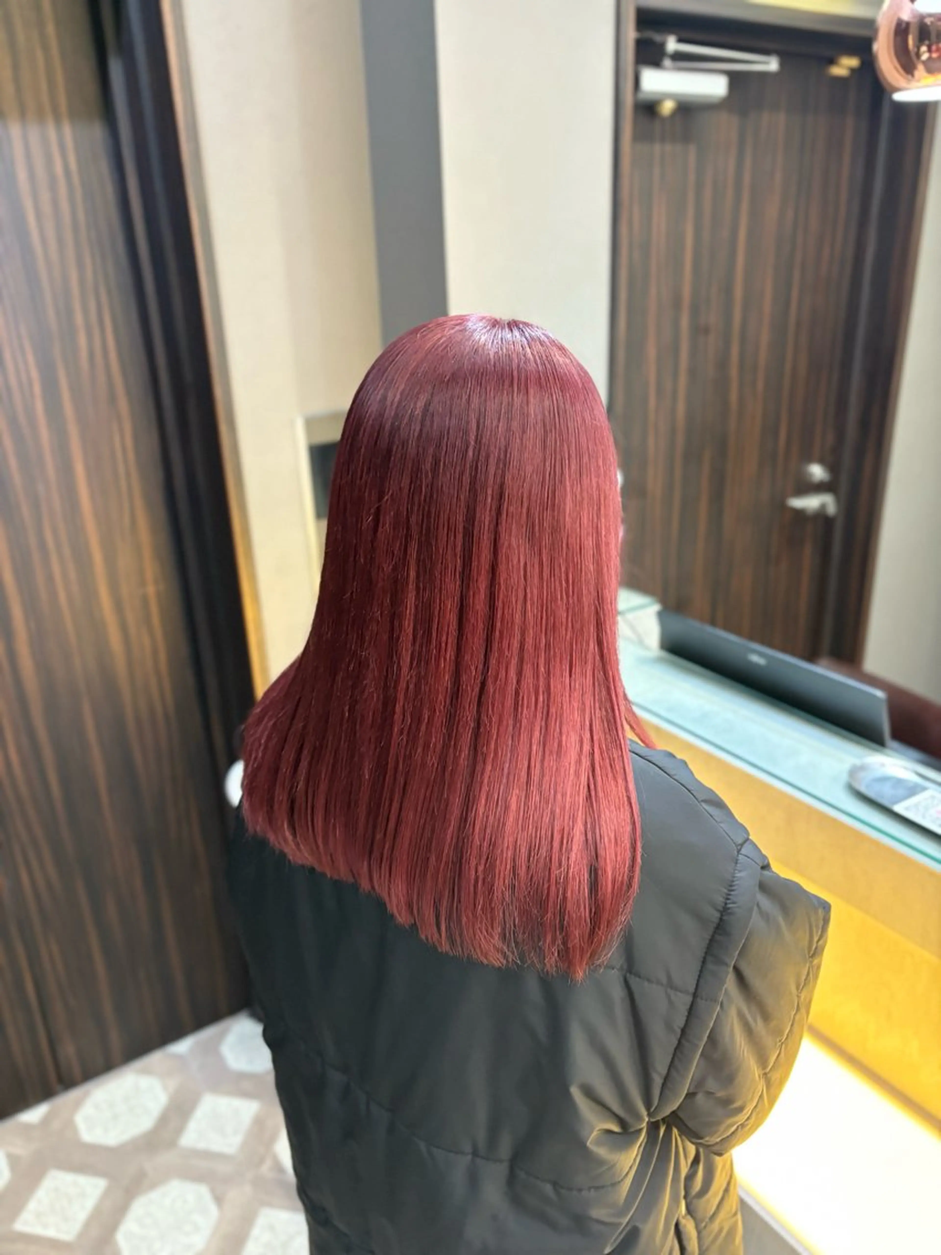 ロング カラー noa 寒色系カラーブリーチのヘアスタイル