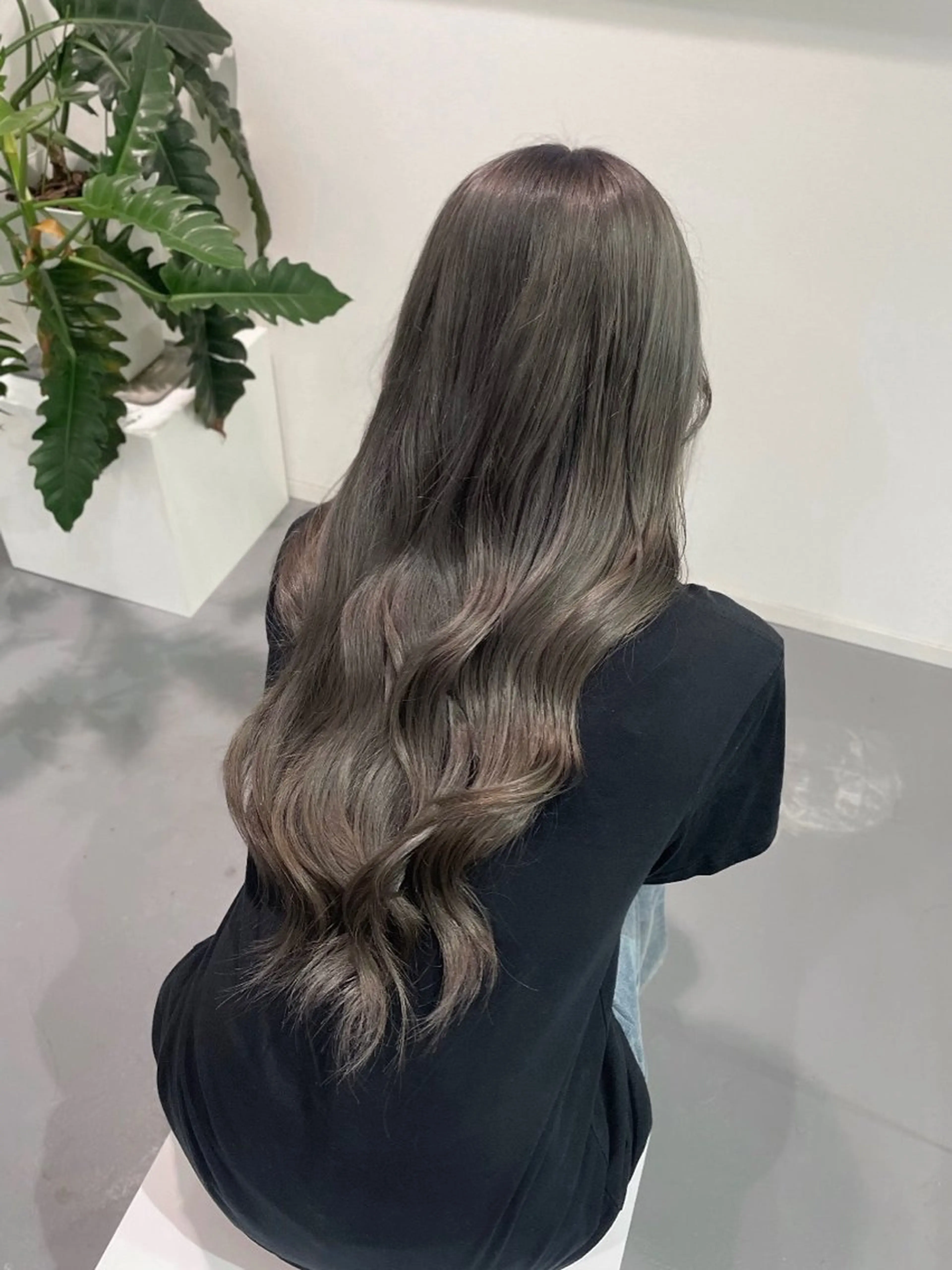 ロング ヘアカラー LEF TATEMACHI所属・西山祐生/ハイトーン /ケアブリーチ/艶髪のヘアスタイル
