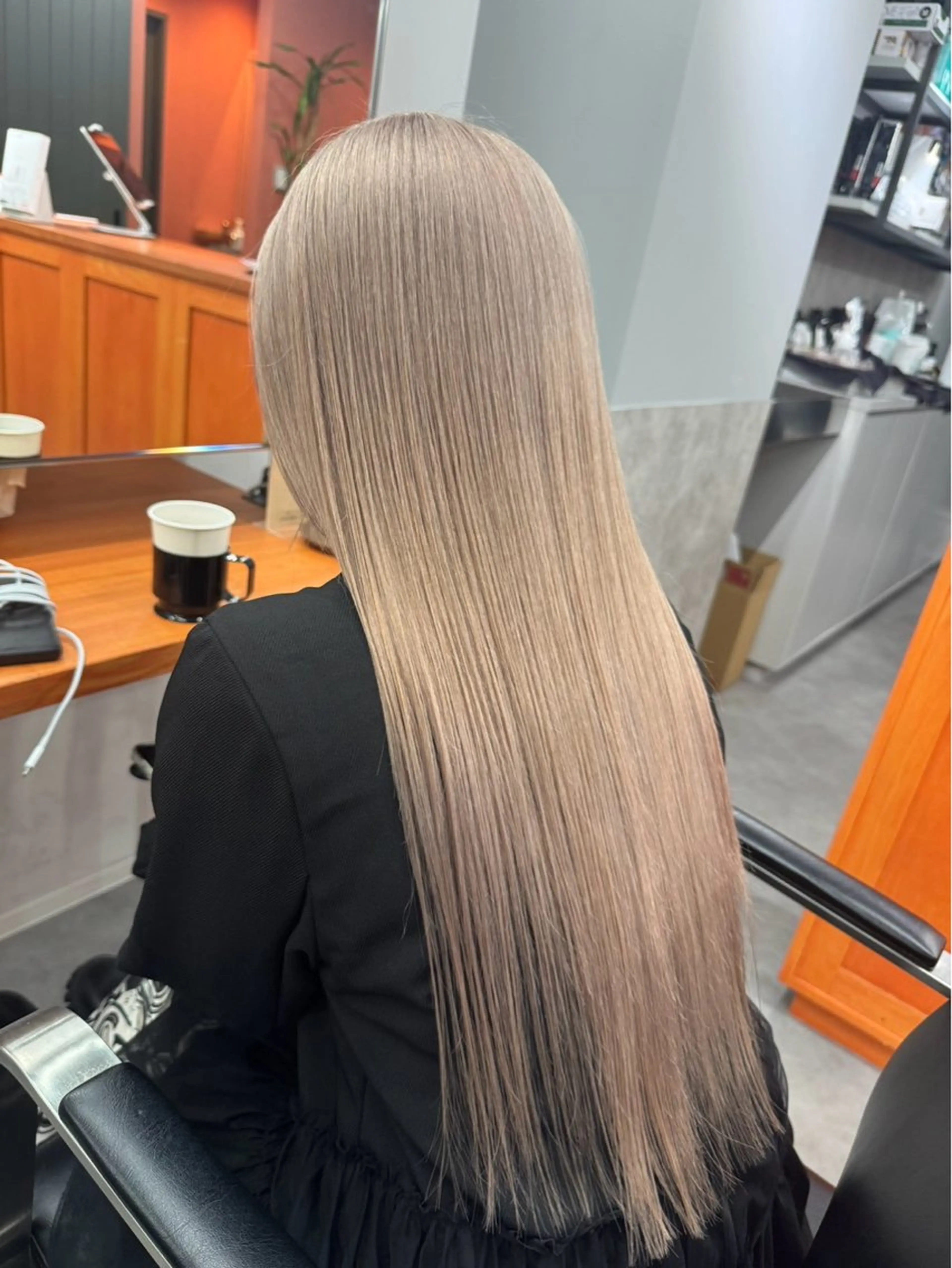 ロング kira/ブリーチ/ ハイトーン/烏丸のヘアスタイル