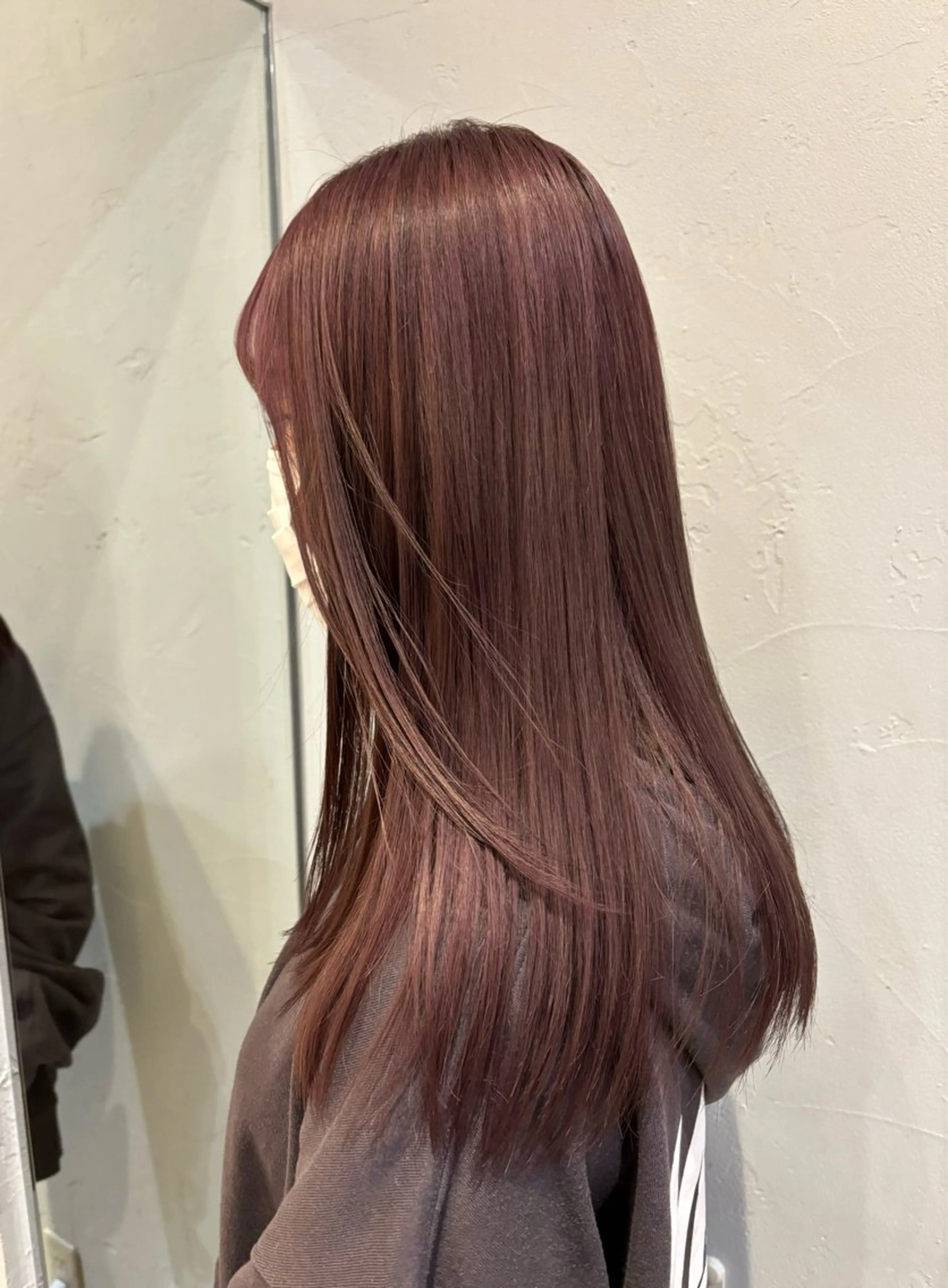 セミロング カラー セミロングパーマ ベージュカラー ブリーチ 透明感カラー ピンクカラー 脇野 茉優のヘアスタイル