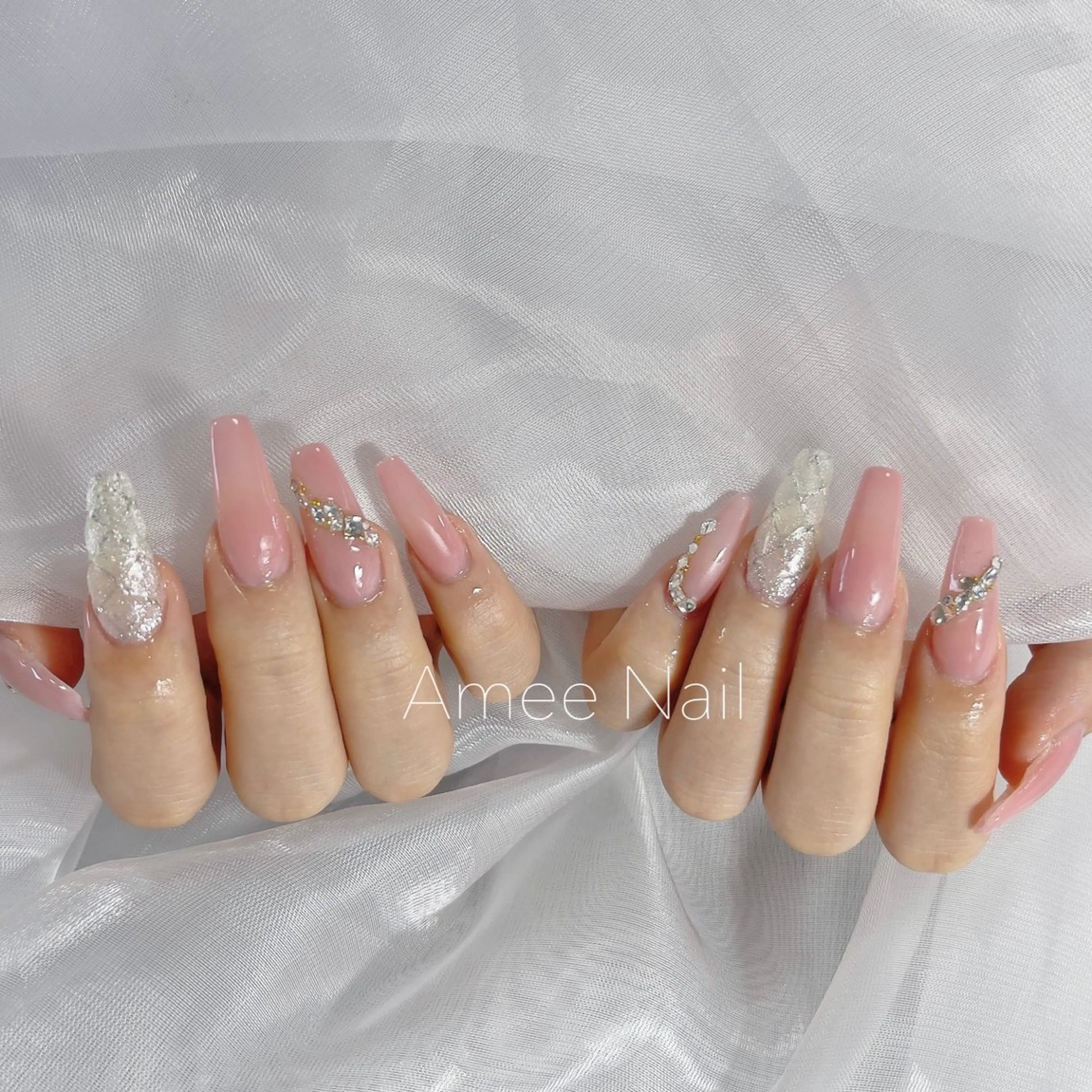 ネイル 成人式 ロングネイル マグネットネイル 大理石ネイル(マーブル) リボン ハンドネイル Amee Nail Salonのネイルデザイン