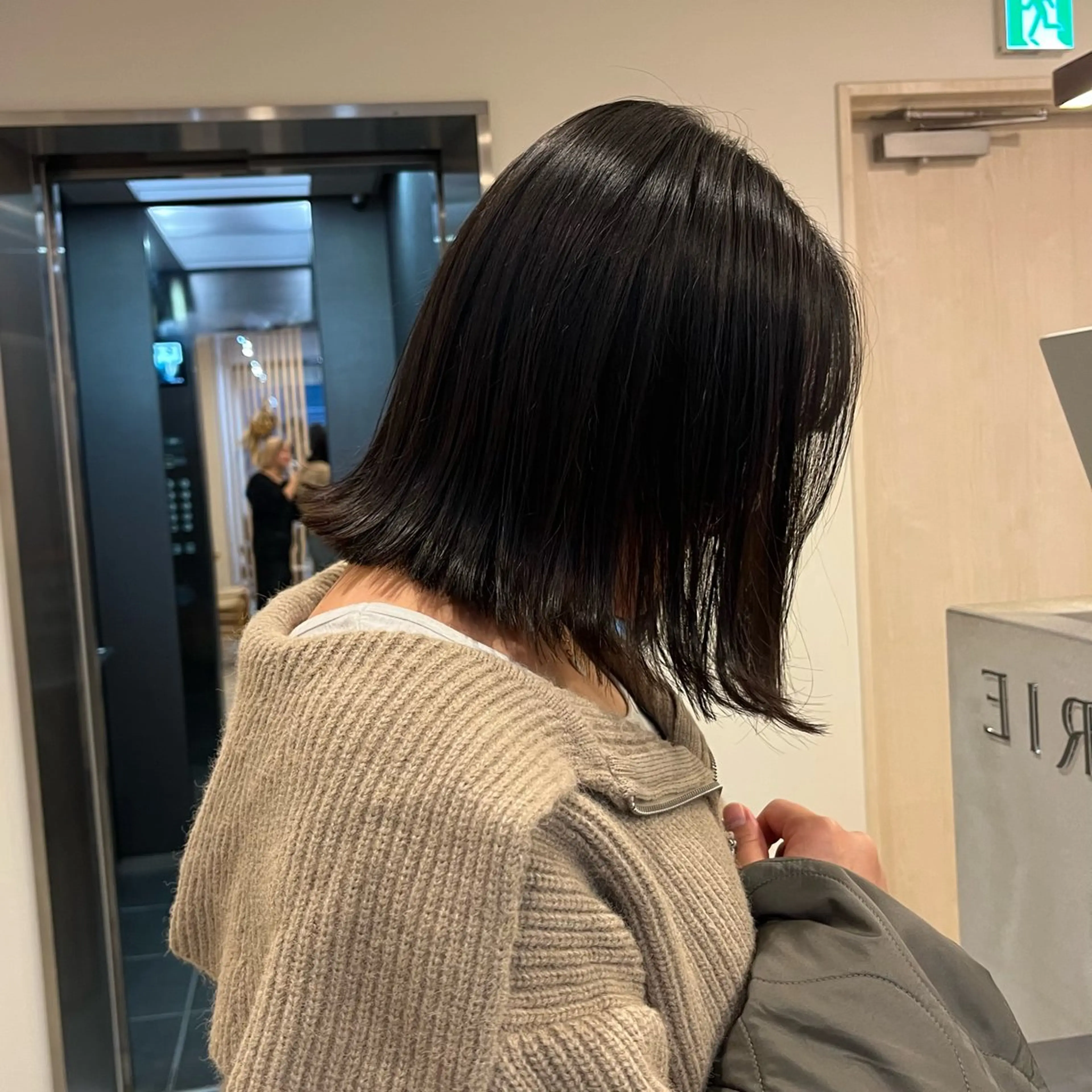 ミディアム 冨井 ほのかのヘアスタイル
