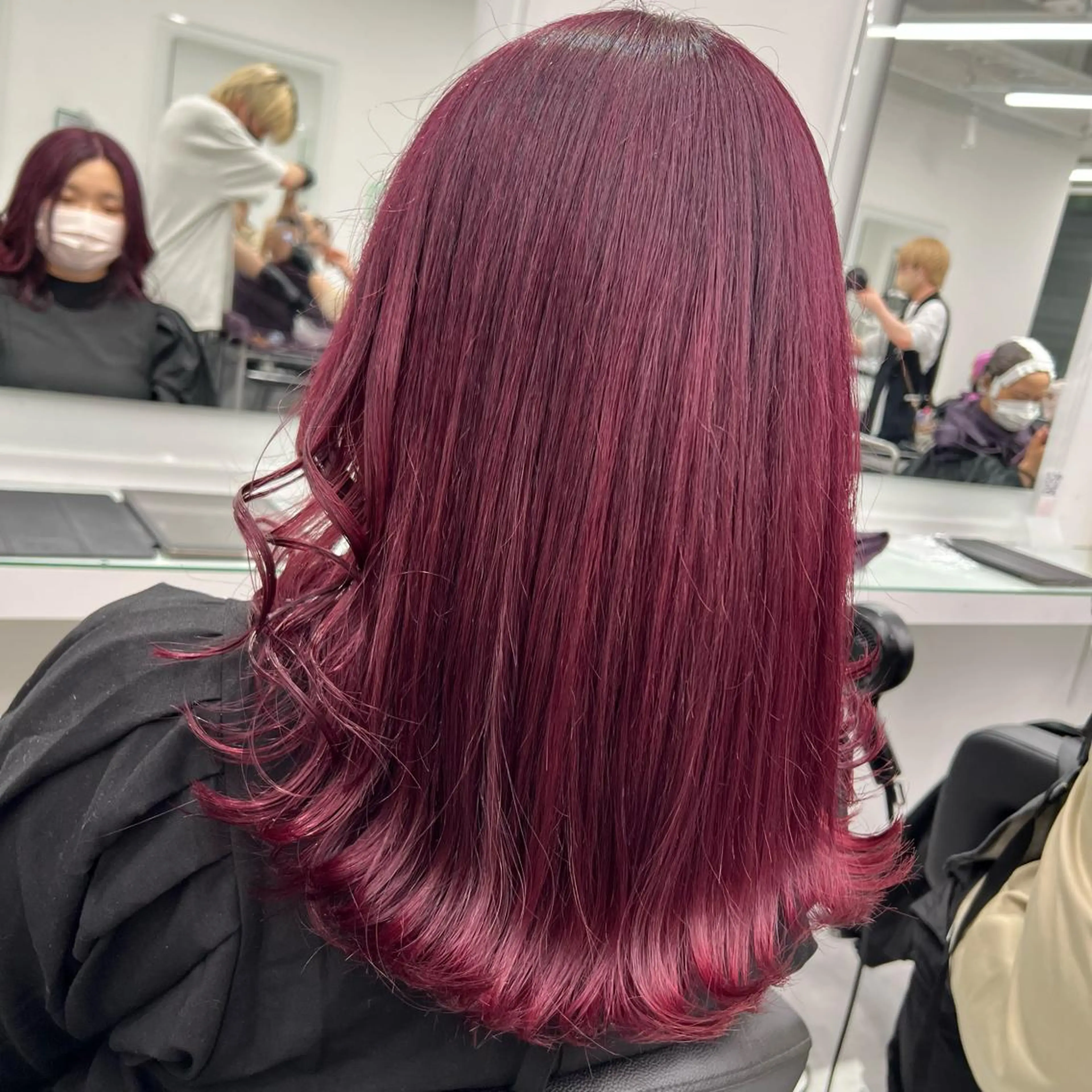 セミロング ヘアカラー 🩷暖色カラー🩷 BONのヘアスタイル