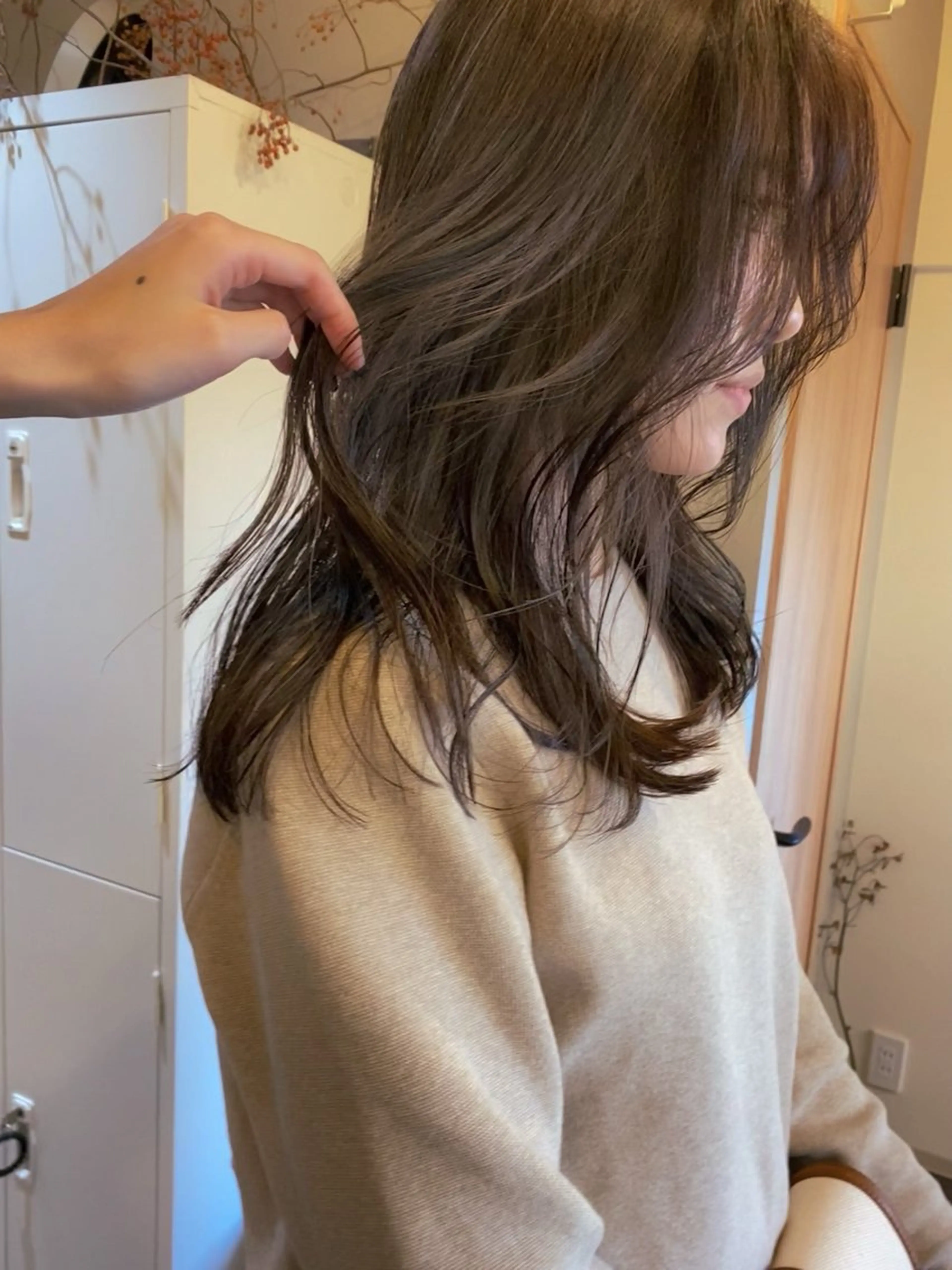 セミロング カラー 透明感カラー ハイライトカラー ハイライト ヘアカラー トリートメント ハルカ/透け感カラー /顔周りレイヤーのヘアスタイル