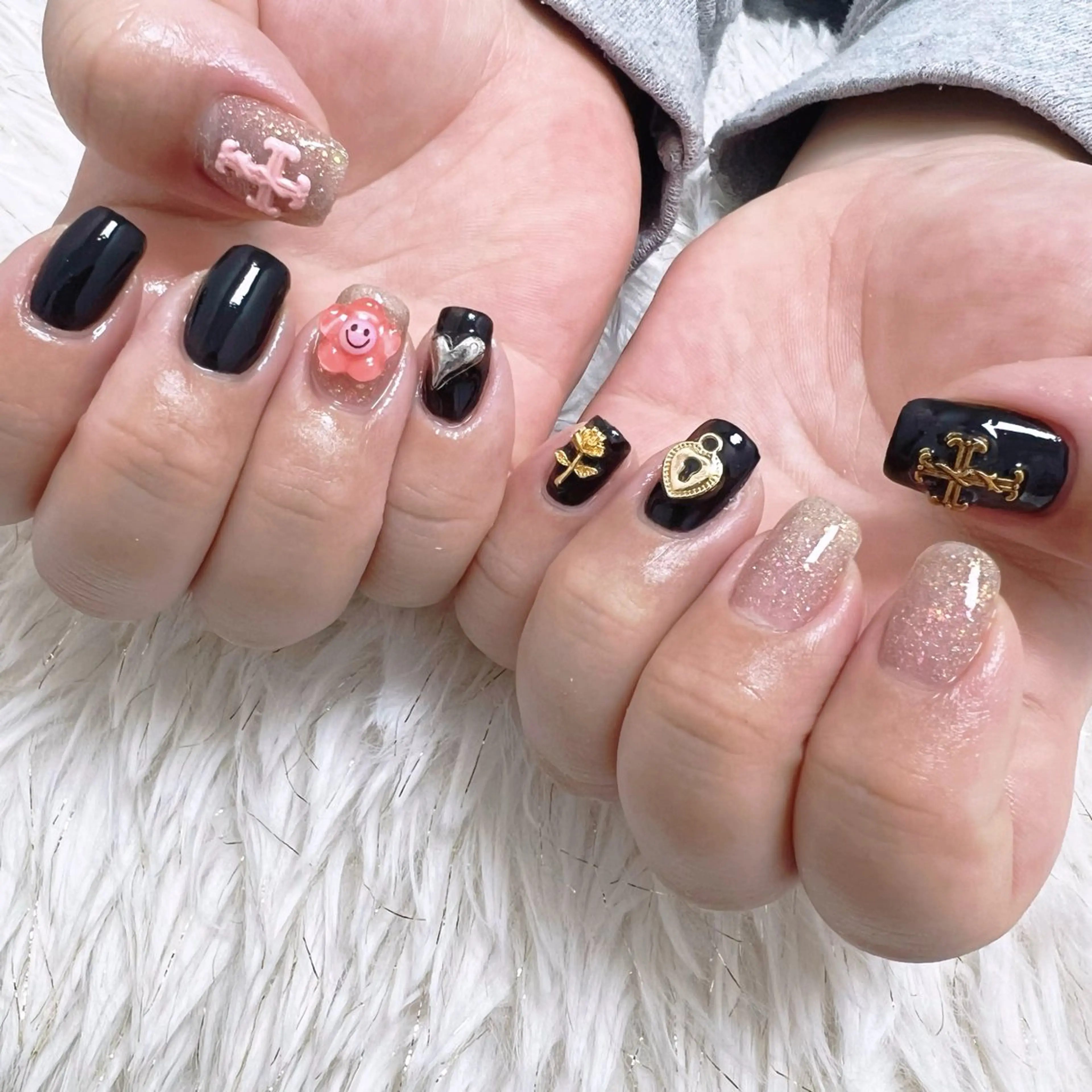 ネイル アートネイル フラッシュネイル フレンチネイル ジェルネイル ガラスフレンチ share所属・share. yurieのネイルデザイン