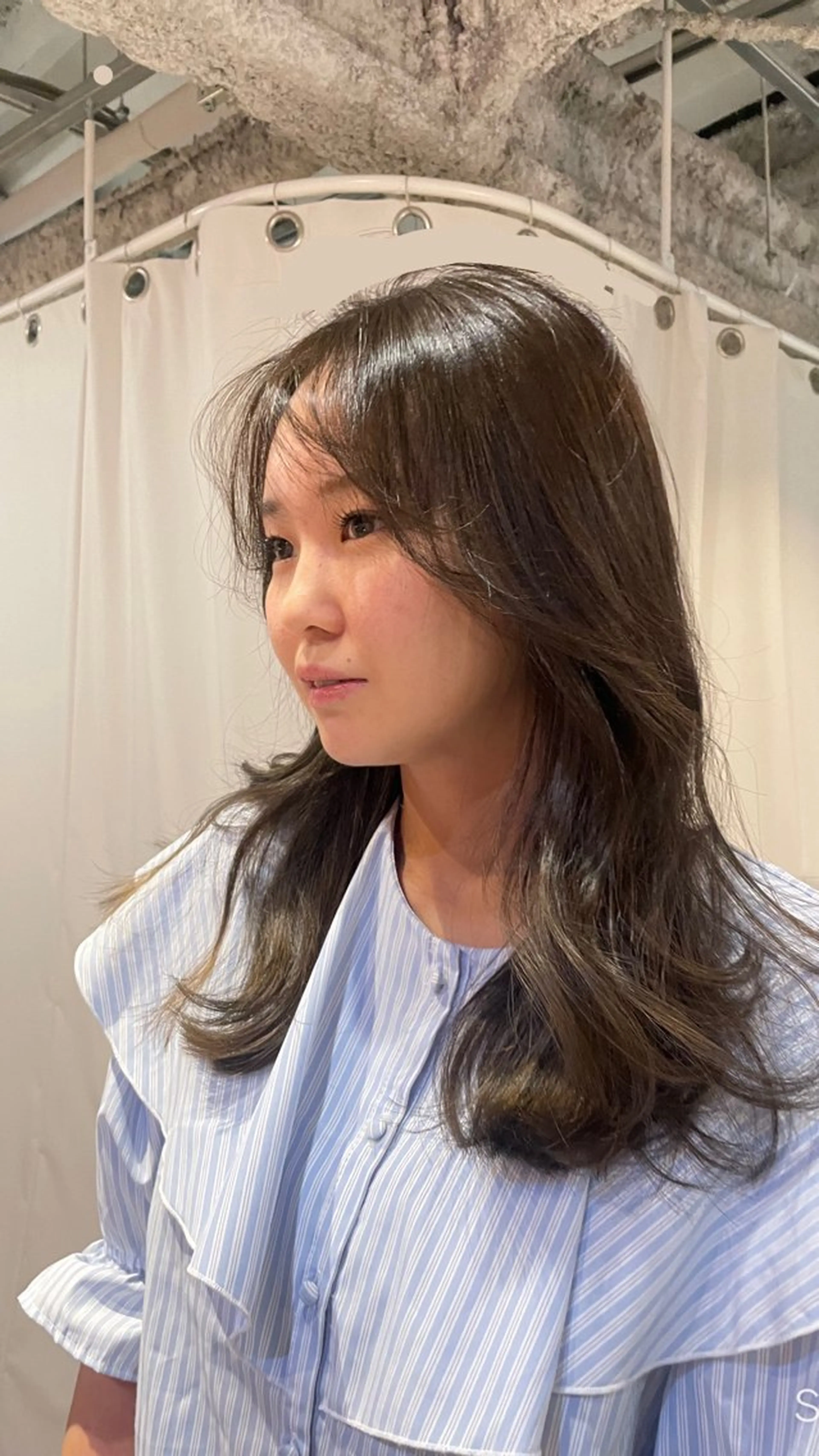 セミロング カラー ベージュカラー ブリーチ 透明感カラー オリーブベージュ ヘアカラー ゆるふわガーリーst yle🩰yuukaのヘアスタイル