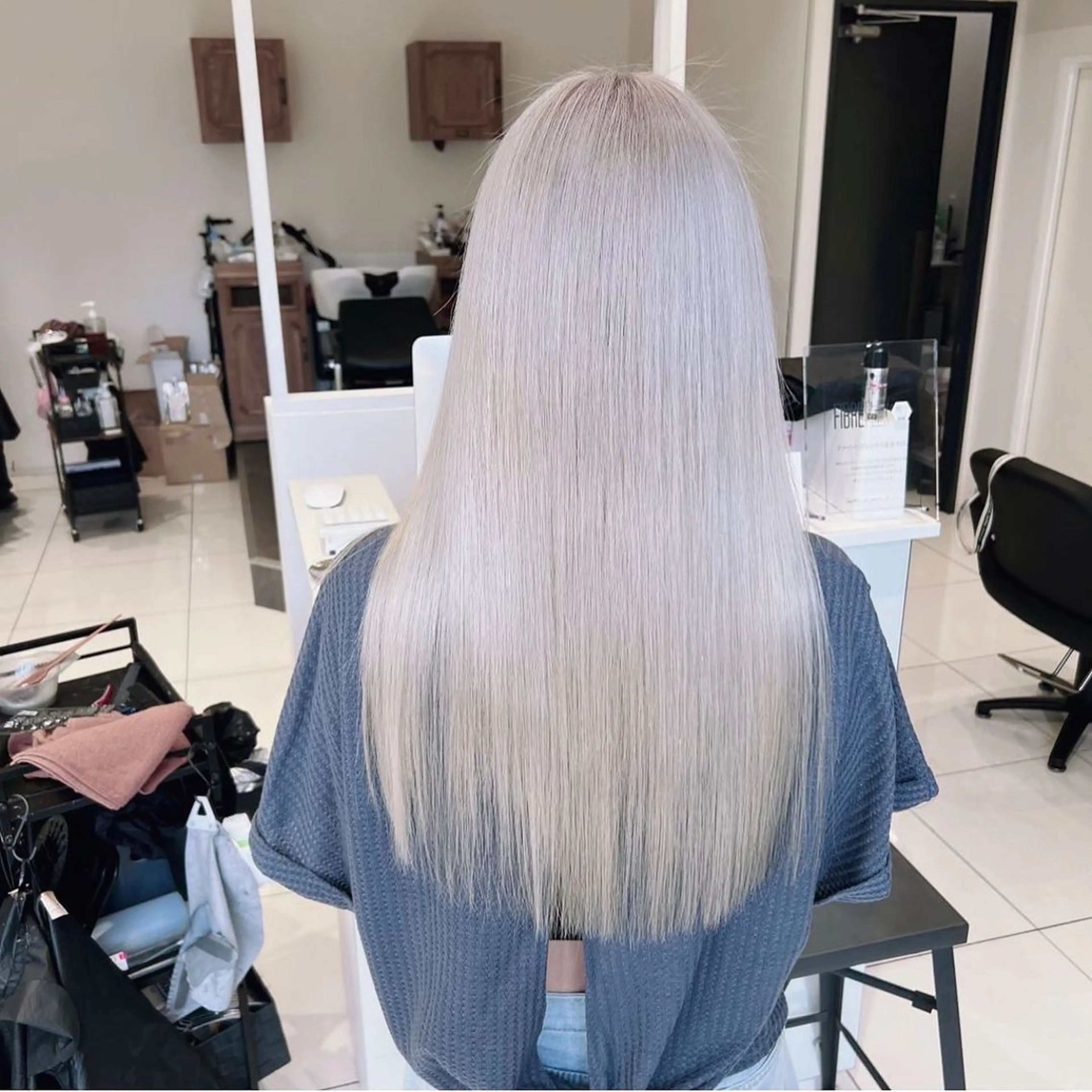 ロング カラー ブリーチ ケアブリーチ ヘアカラー オフホワイトアンドなんば所属・福西 洋斗のヘアスタイル