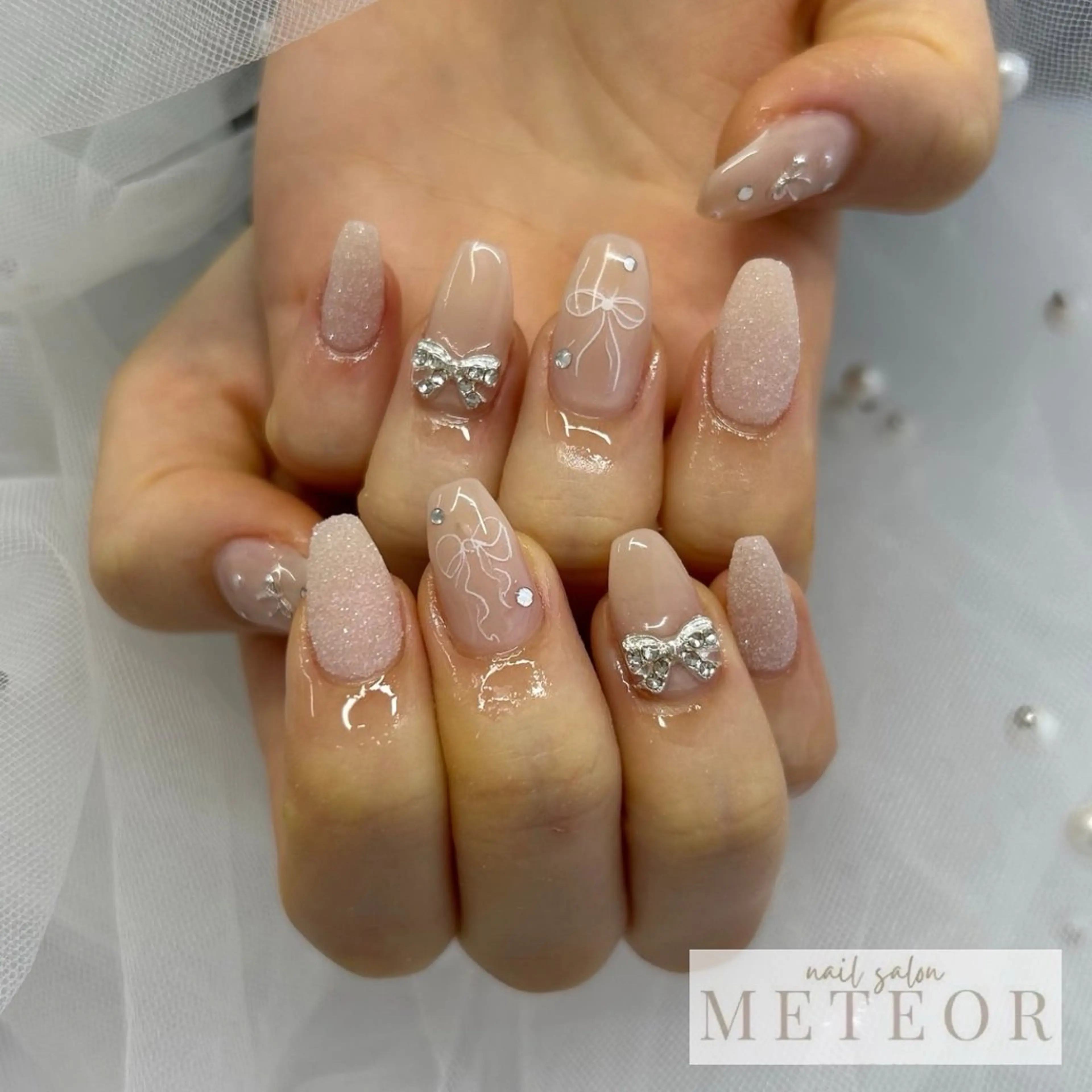 ネイル キラキラネイル ワンホンネイル 冬ネイル ハンドネイル nailsalon meteor所属・METEOR💫 staffのネイルデザイン