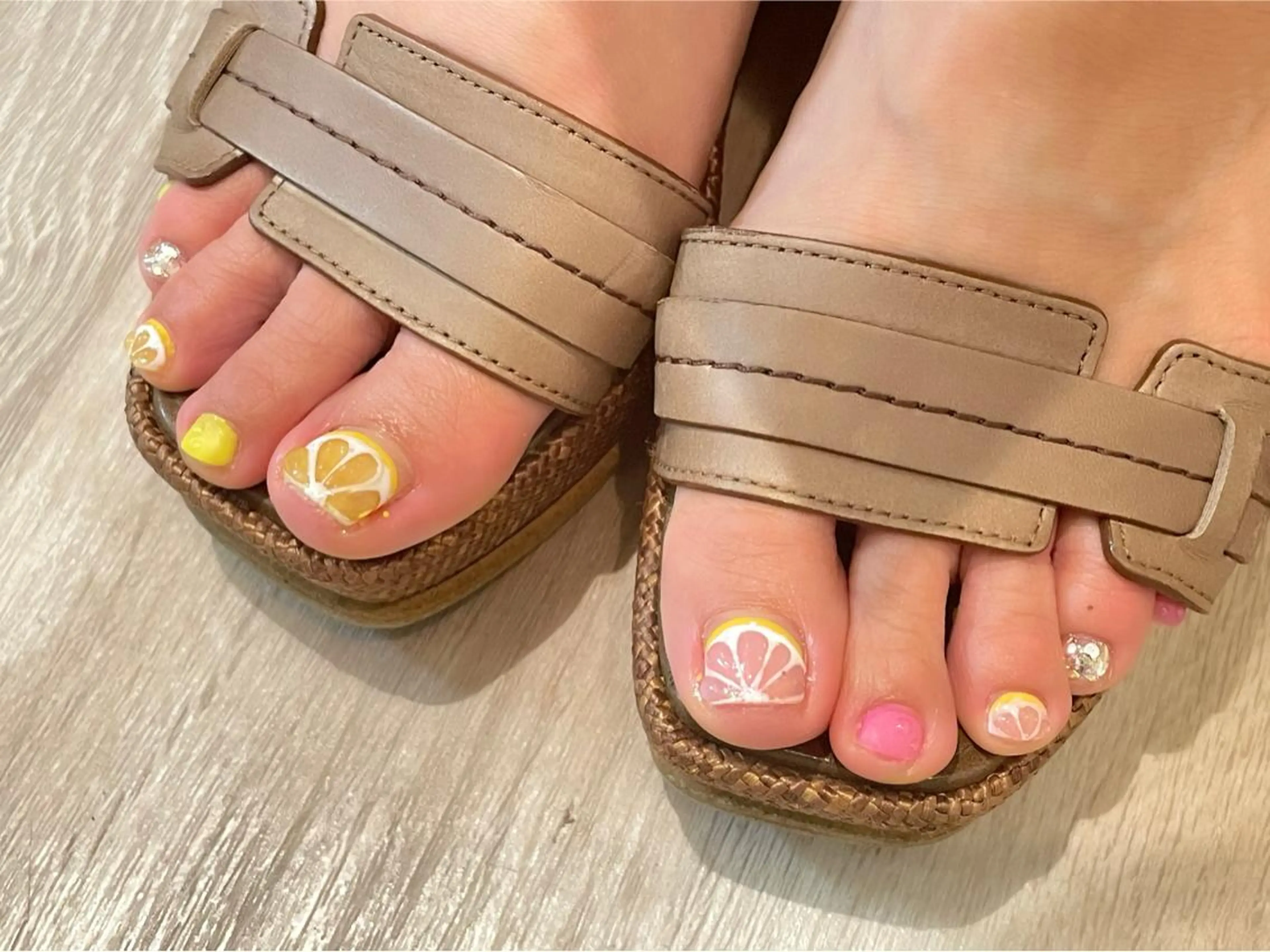 ネイル フットネイル ニュアンスネイル オフィスネイル スカルプネイル SINCERELY シンシアリー🌈のネイルデザイン