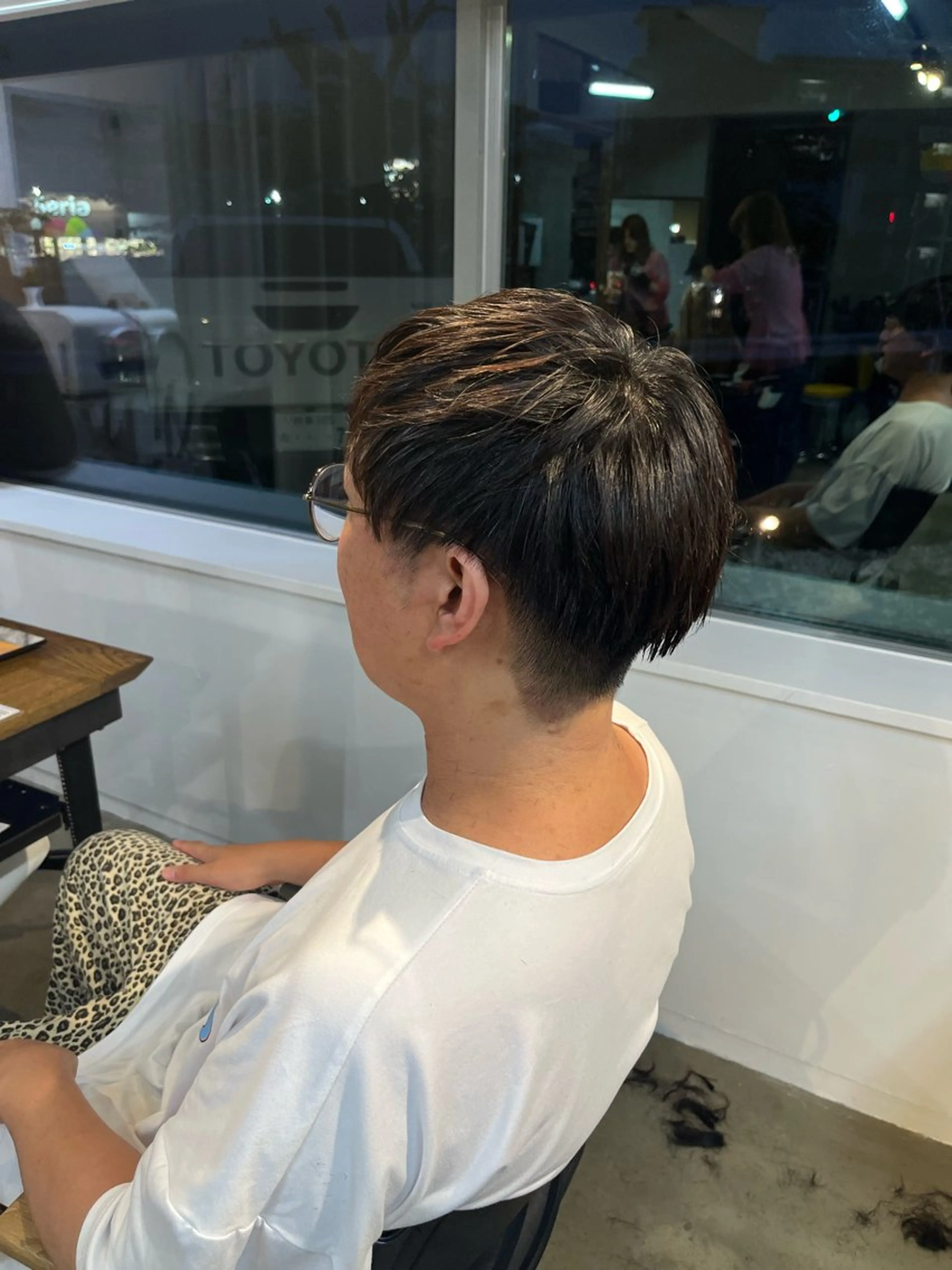 メンズ 刈り上げ 本木下朋花/髪質 改善×ダブルカラーのヘアスタイル