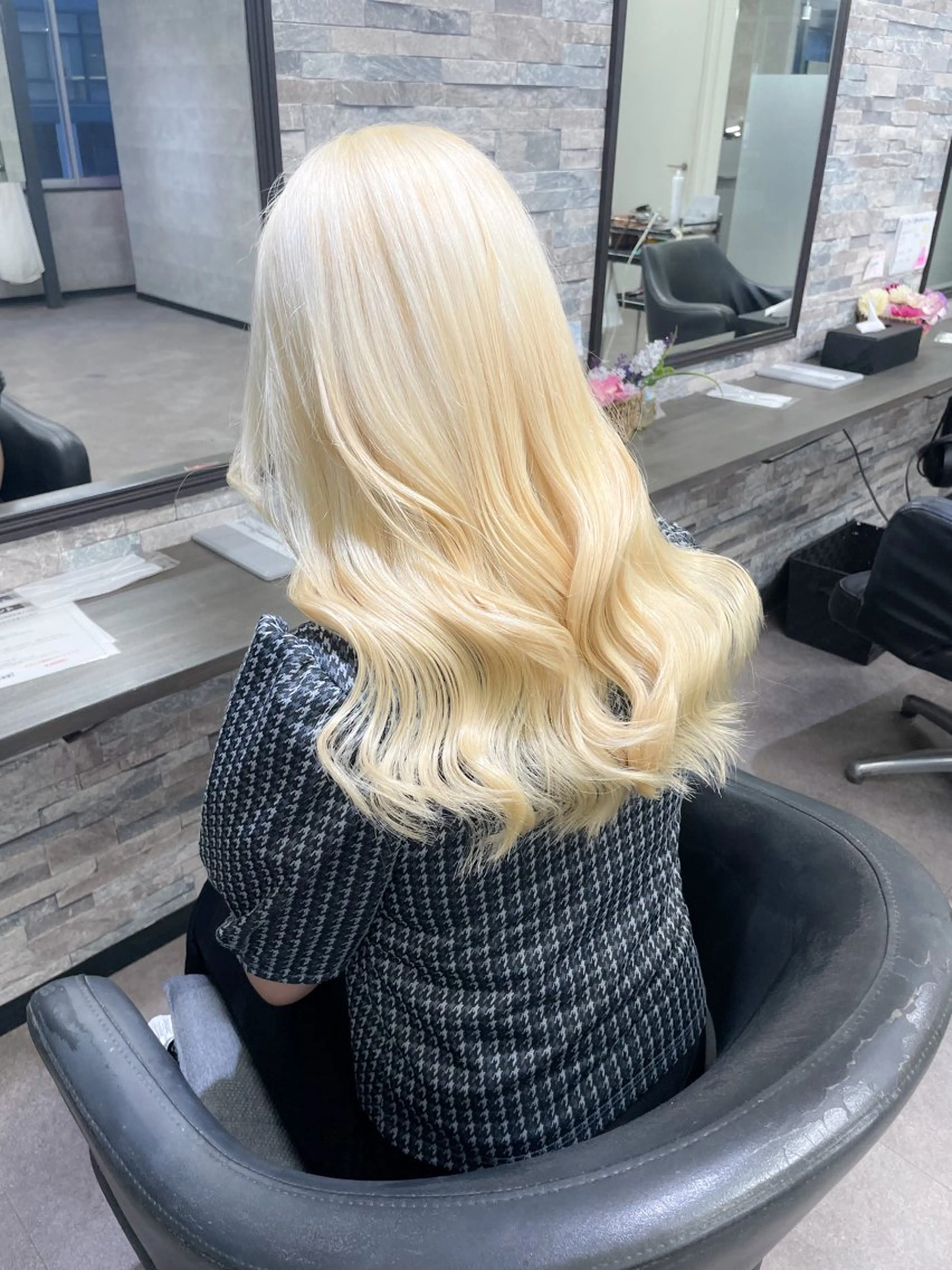 セミロング カラー シールエクステ ブリーチ 抜きっぱなしブロンド ブロンド ケアブリーチ ヘアカラー トリートメント ハイトーンエクステ 🎩カズキ🎩のヘアスタイル