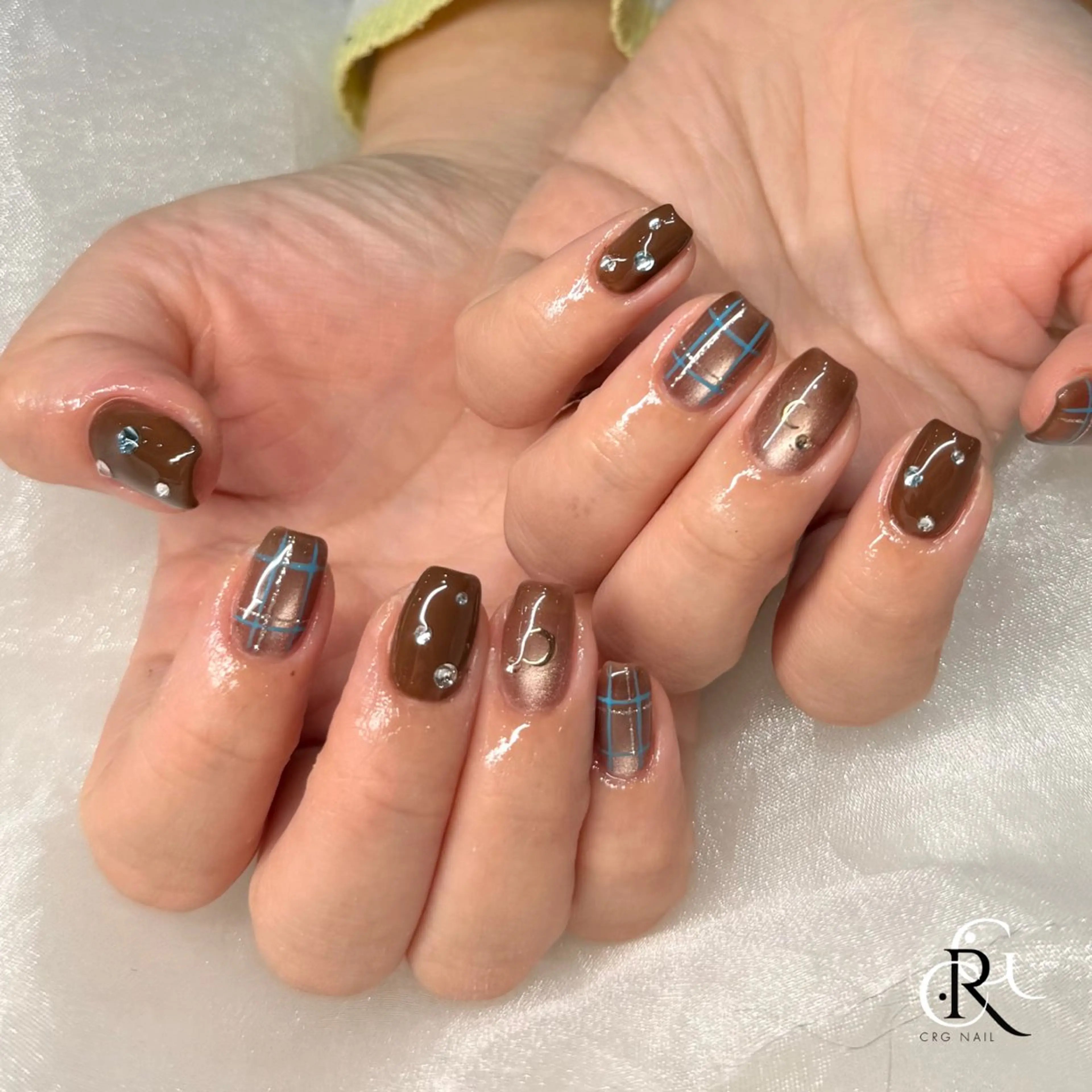 ネイル ブラウン 水色 ハンドネイル 美フォルム✨ CRG　RURIのネイルデザイン