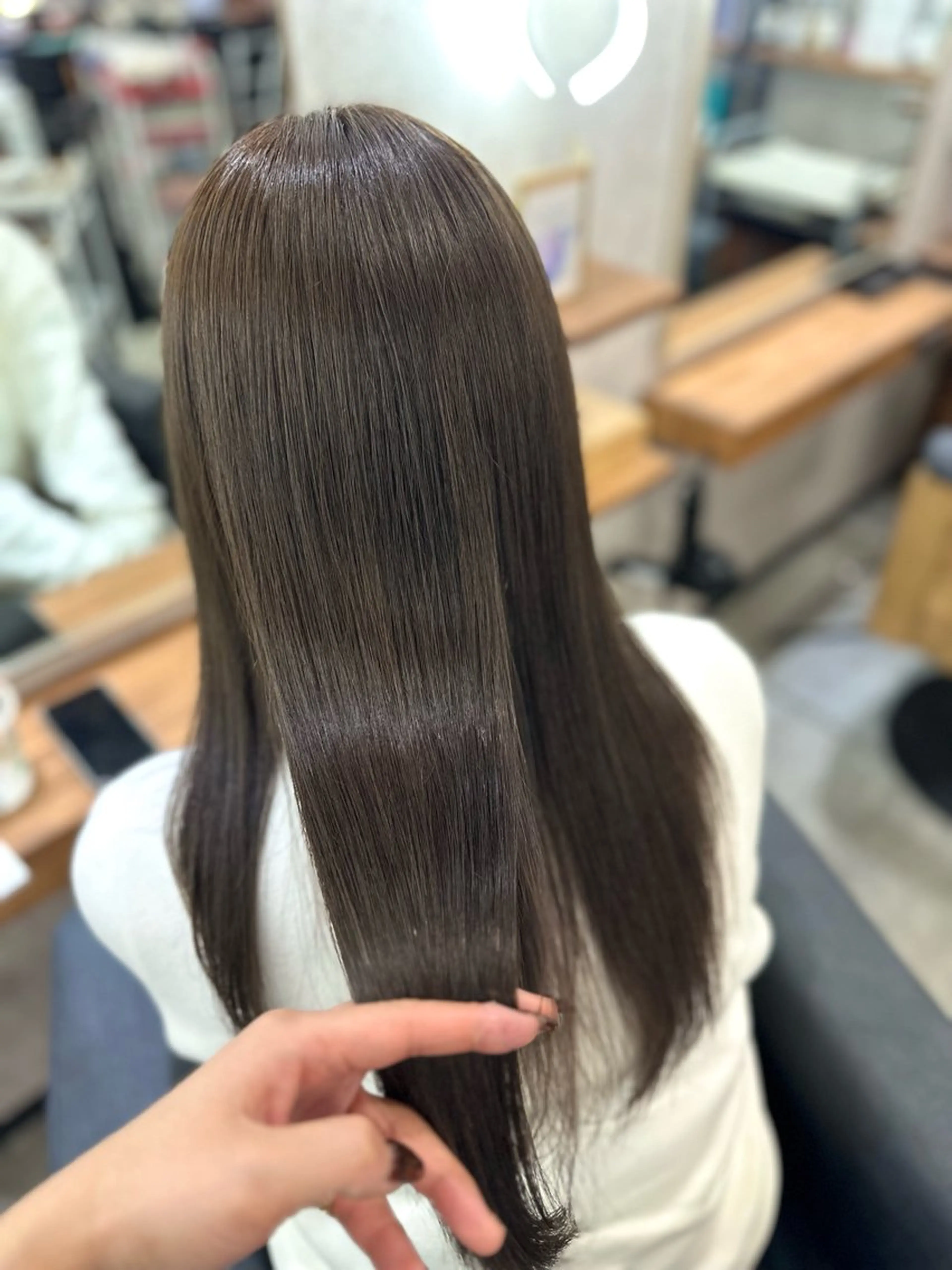 ロング トリートメント ヘアカラー MOURI CHISATOのヘアスタイル