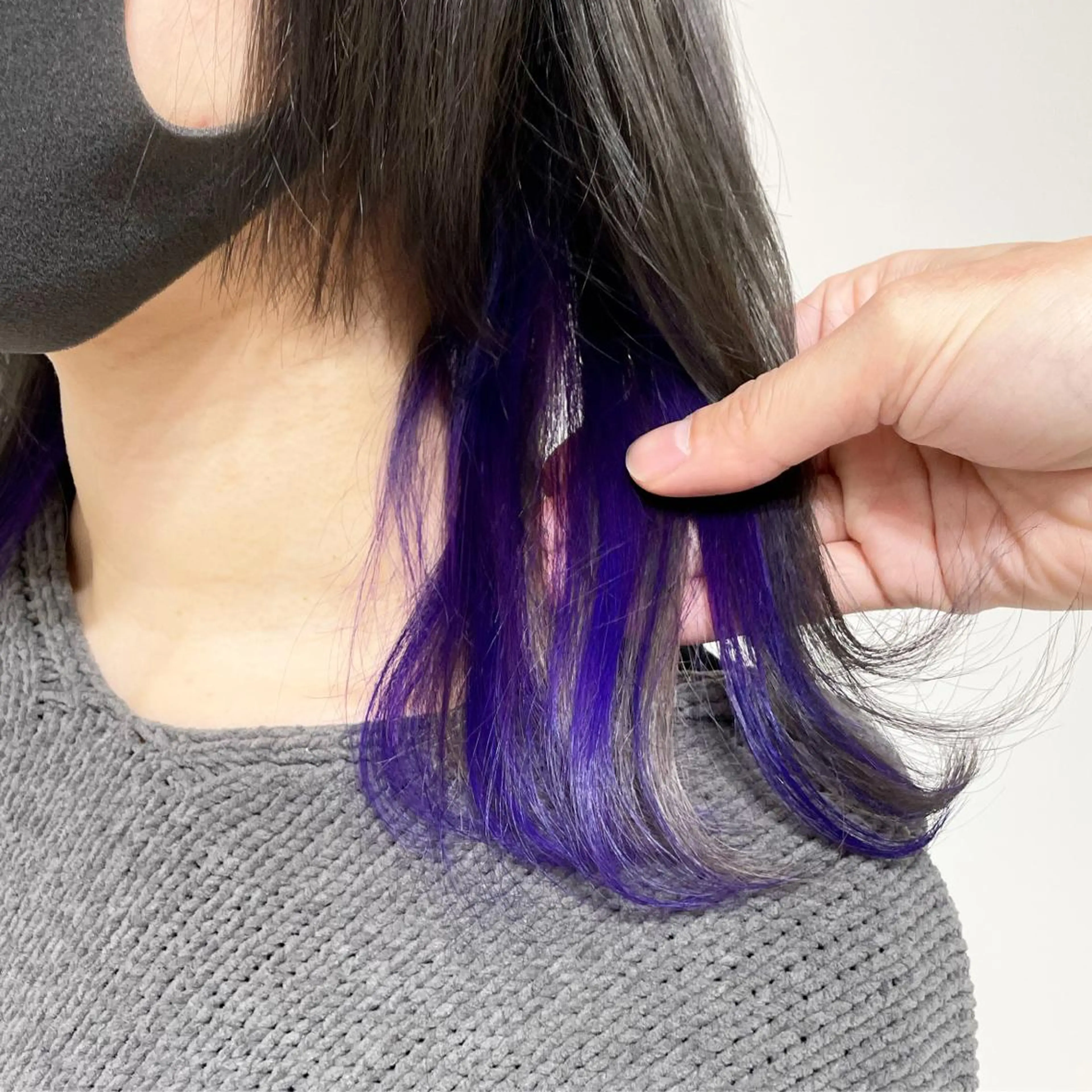 ミディアム カラー インナーカラー パープルカラー ヘアカラー 守屋 颯太のヘアスタイル