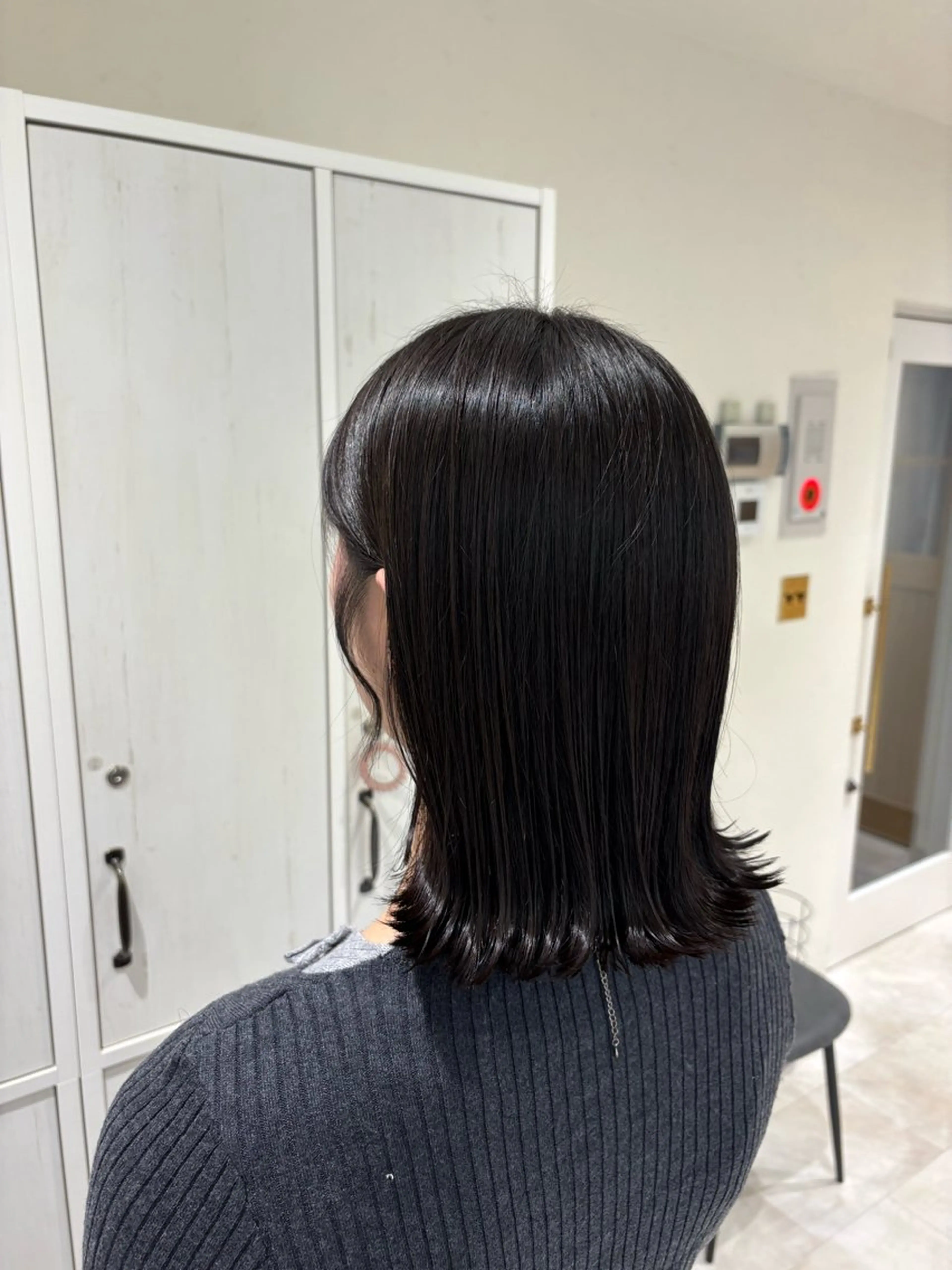 ミディアム おくれ毛 外ハネヘア カット Ray所属・脇尾 百花のヘアスタイル