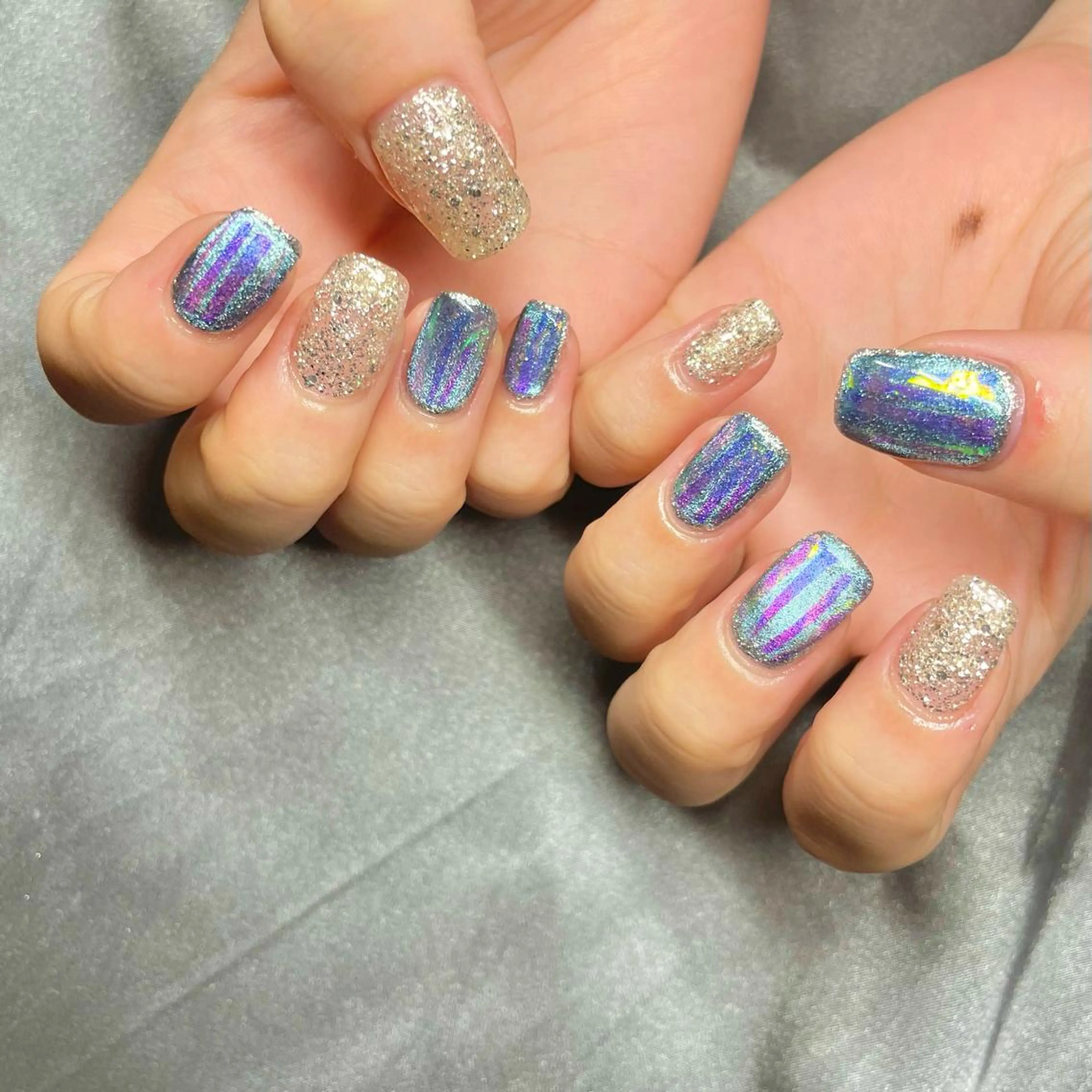 ミディアム カラー パーマ ヘアアレンジ メンズ キッズ ネイル マツエク・マツパ アイブロウ ブルーカラー シルバー ブルー マグネットネイル シルバー ハンドネイル ハンドケア nail&eye Aoのマツエク・マツパデザイン