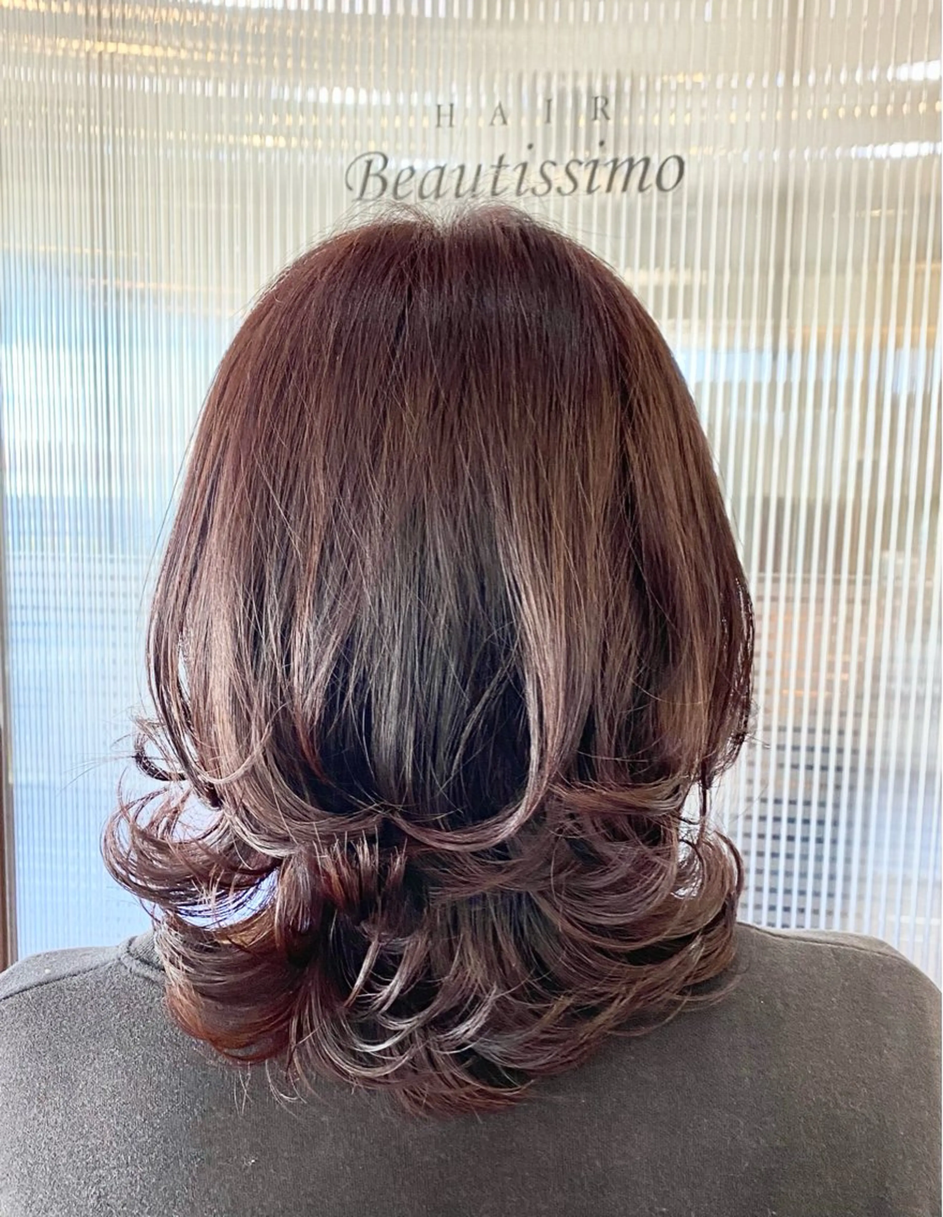 ミディアム 鈴木 千恵子のヘアスタイル