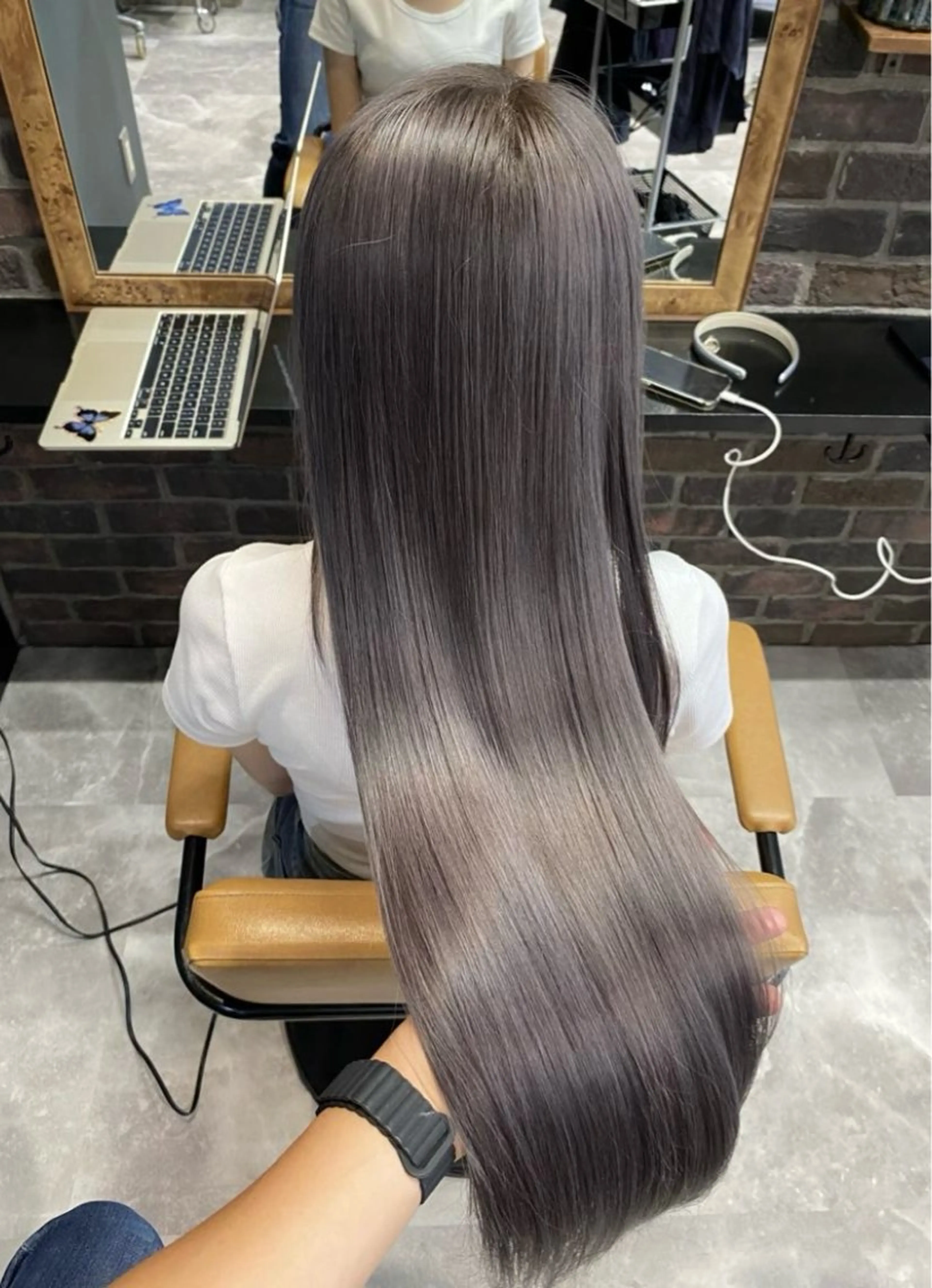 【 🎉半額以下🎉長期休暇オススメメニュー❣️メンテナンスカット＆ケアブリーチ＆カラー＆極上トリートメントの写真